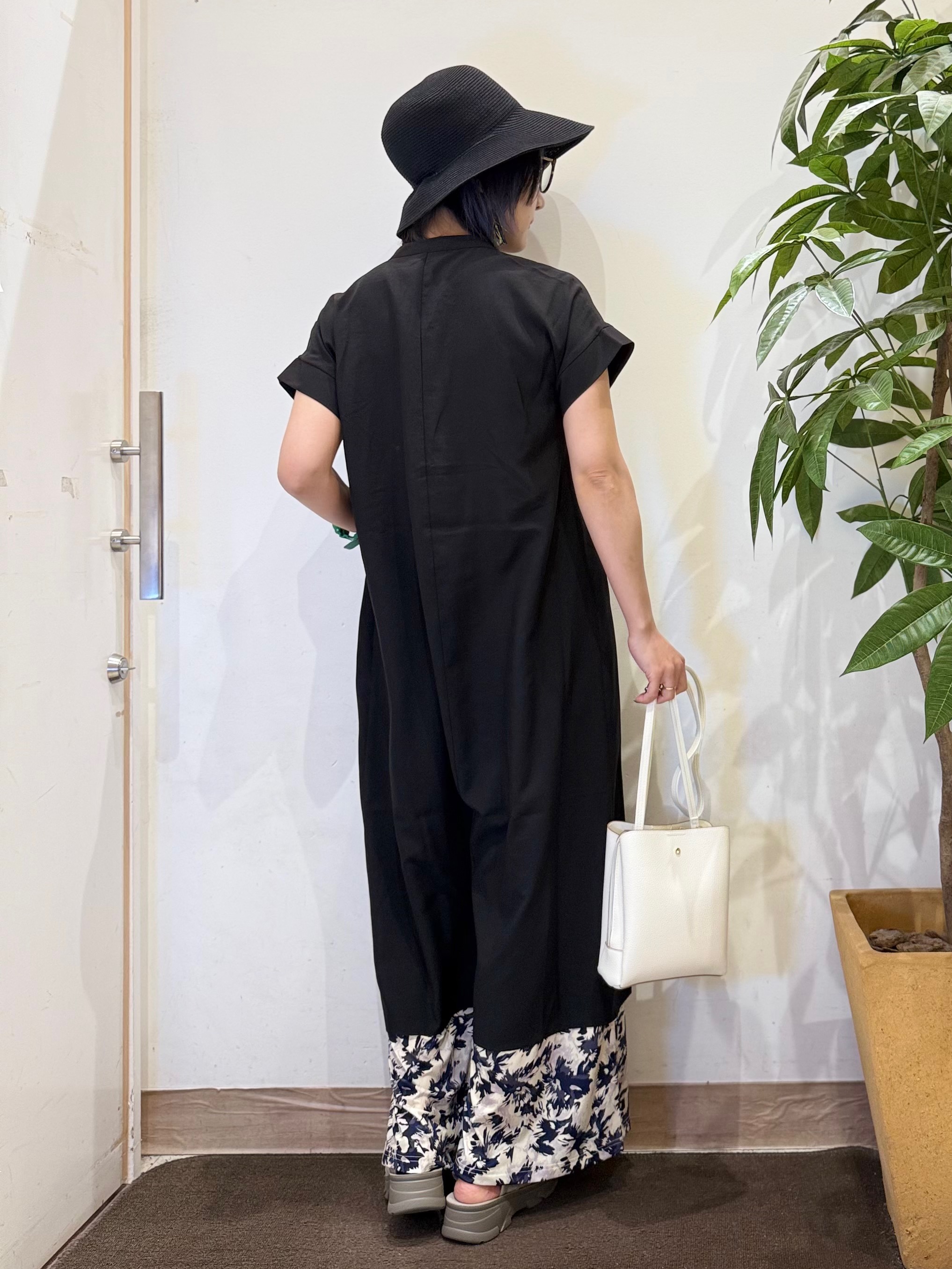 misakiさんの「SHOO･LA･RUE｜【S-LL/洗濯機可】ピンタックデザインがサマ見え Aラインワンピース」を使ったコーディネート