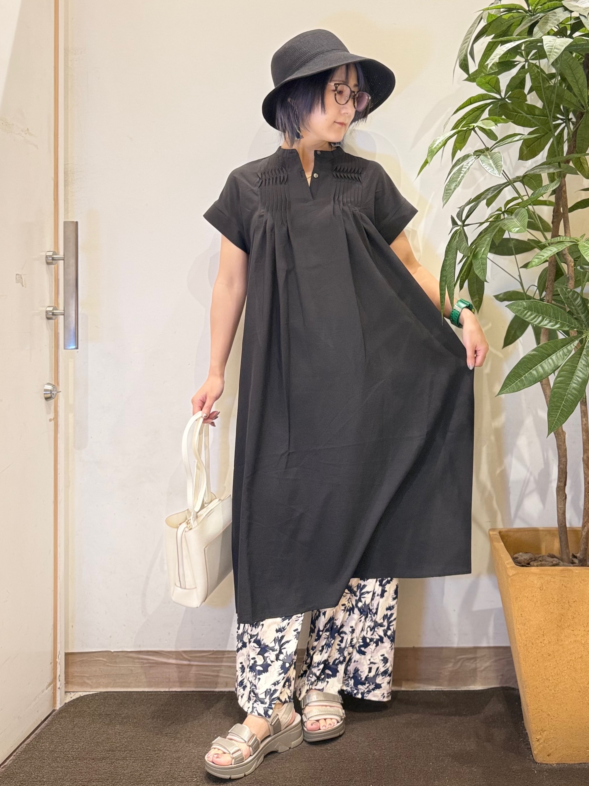 misakiさんの「SHOO･LA･RUE｜【S-LL/洗濯機可】ピンタックデザインがサマ見え Aラインワンピース」を使ったコーディネート