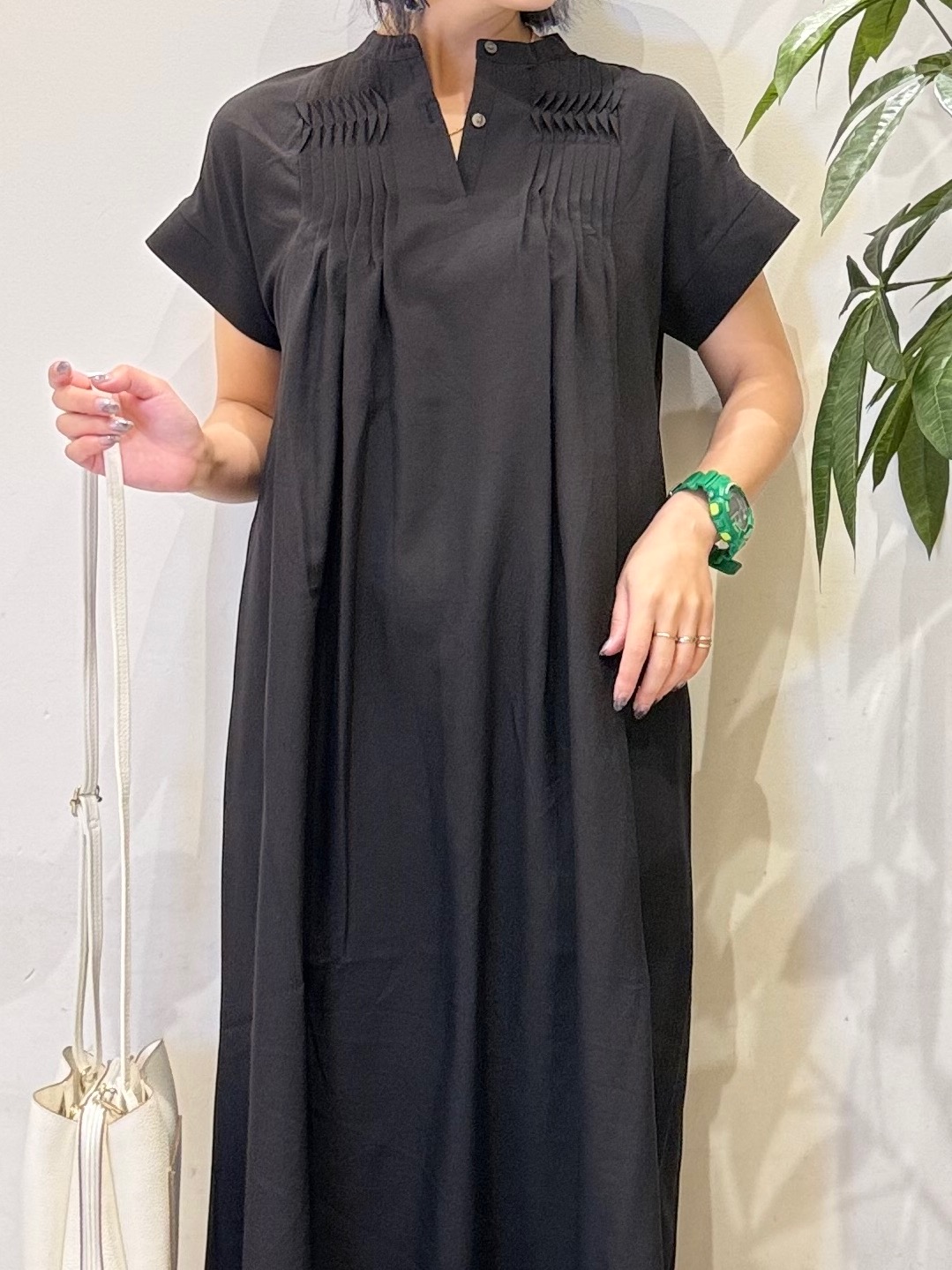 misakiさんの「SHOO･LA･RUE｜【S-LL/洗濯機可】ピンタックデザインがサマ見え Aラインワンピース」を使ったコーディネート