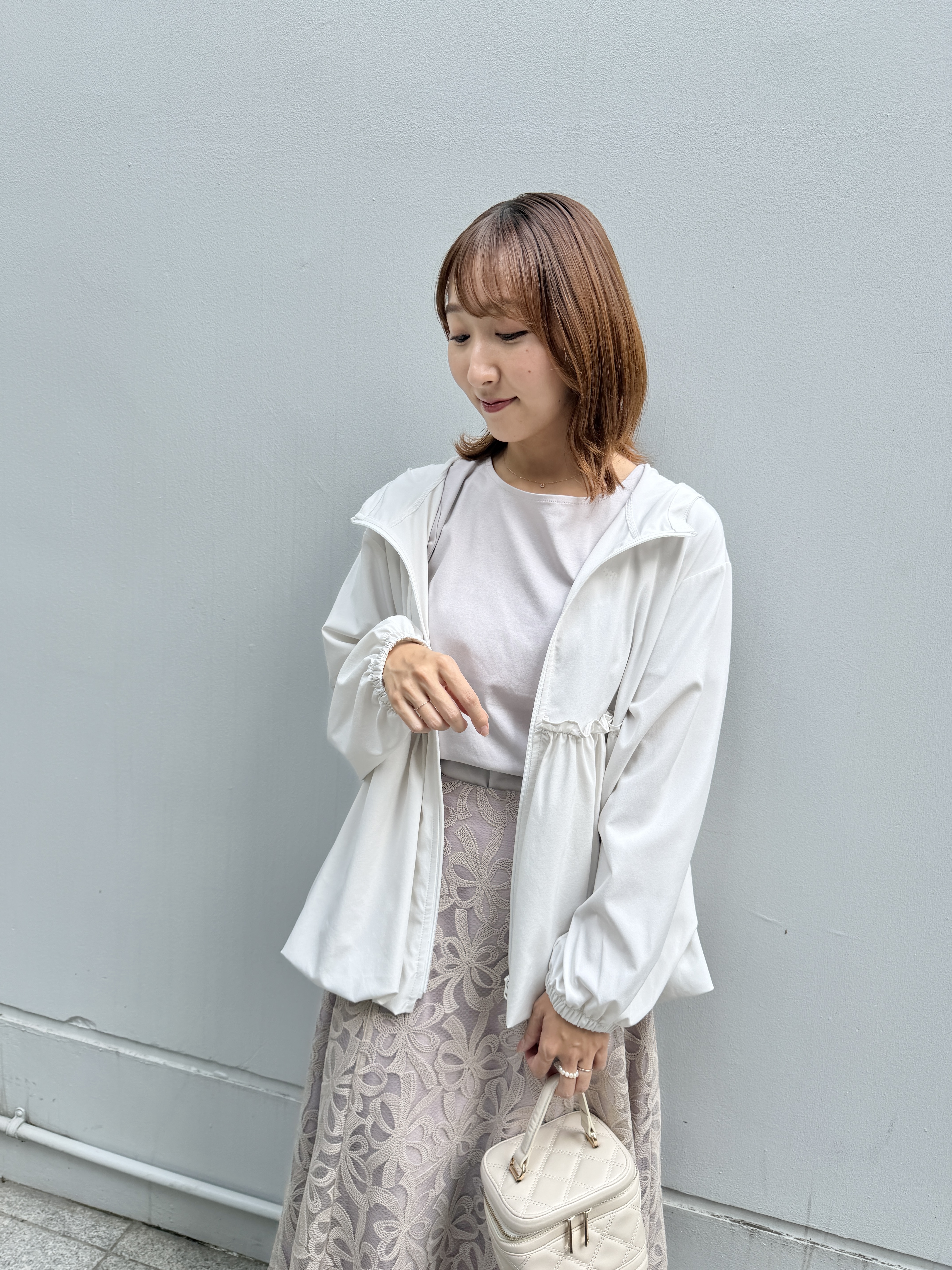 みぃさんの「Couture brooch｜【接触冷感・UVカット・洗える】リボンプリントTシャツ」を使ったコーディネート