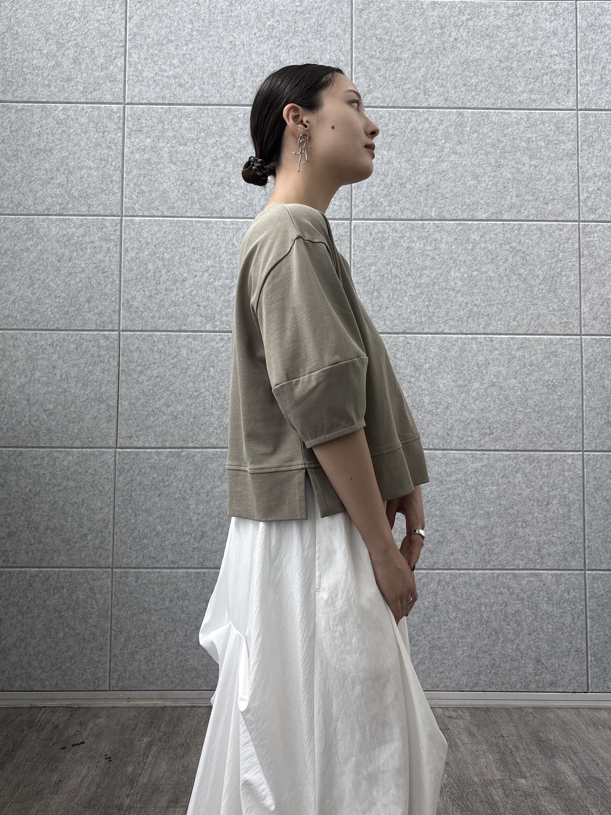 ayanoさんの「INDIVI｜ハーフスリーブフォルムカットソー【再入荷／マシンウォッシュ／接触冷感】」を使ったコーディネート