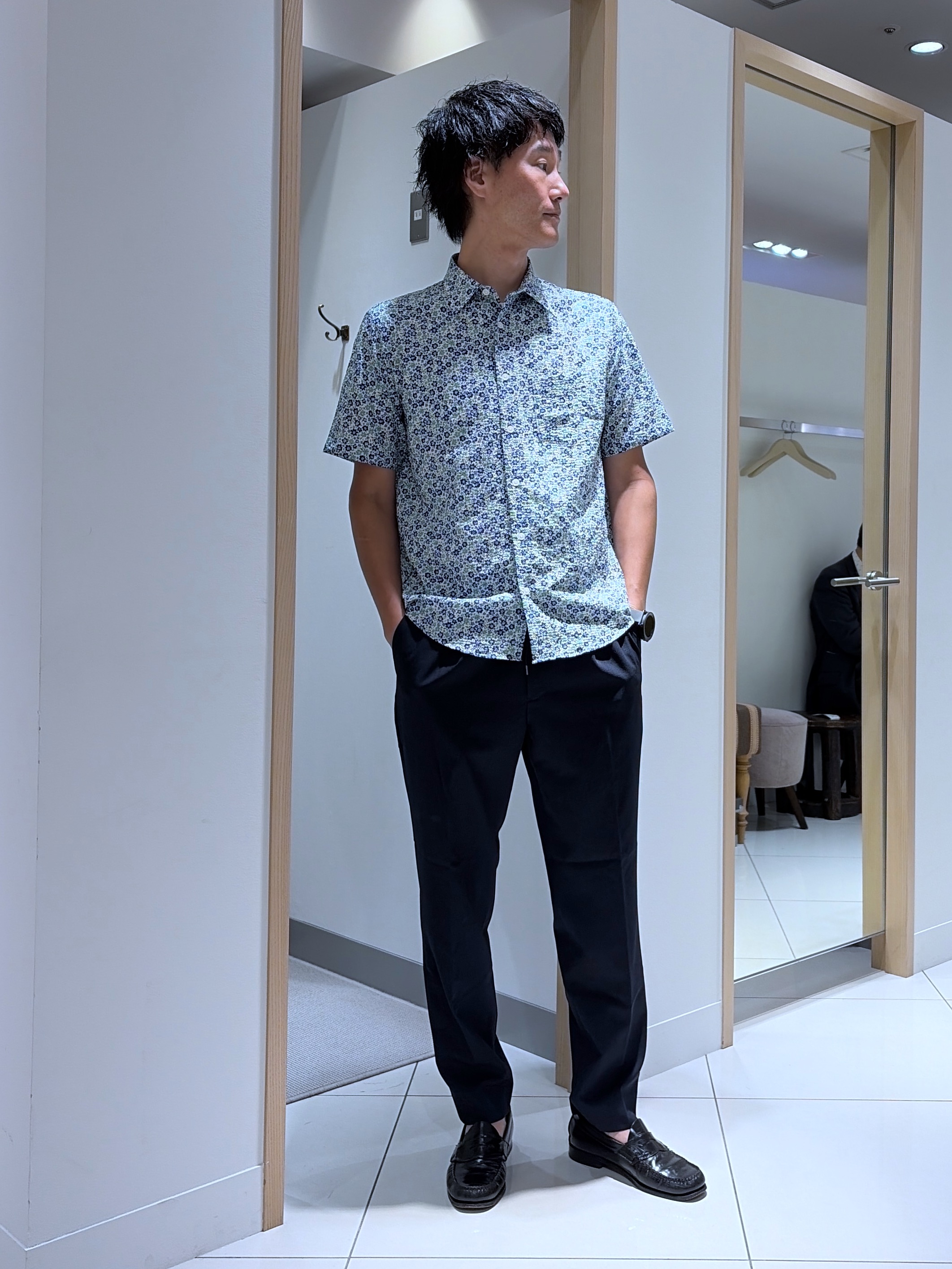 mutoさんの「TAKEO KIKUCHI｜リップル小花シャツ」を使ったコーディネート