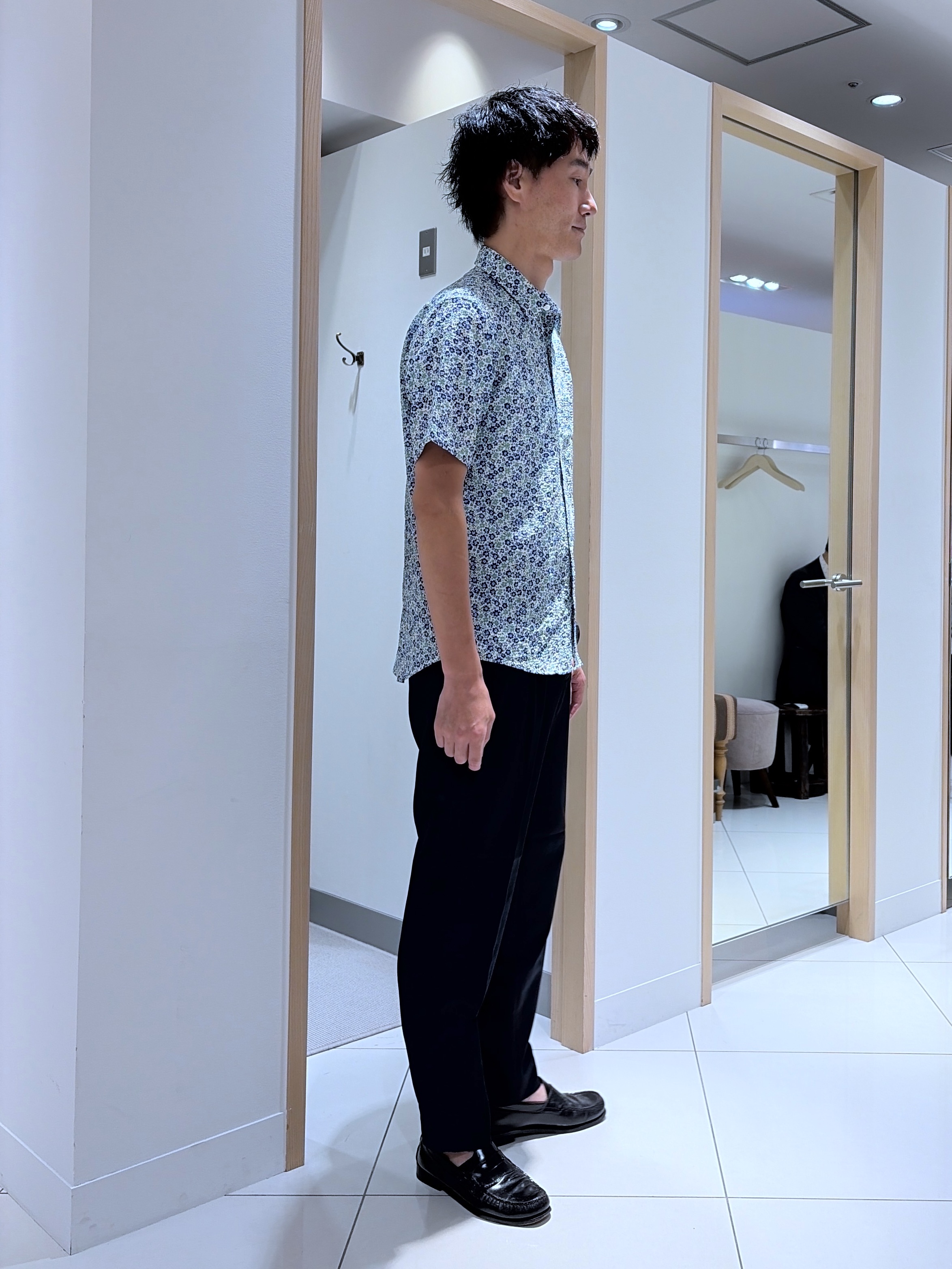 mutoさんの「TAKEO KIKUCHI｜リップル小花シャツ」を使ったコーディネート