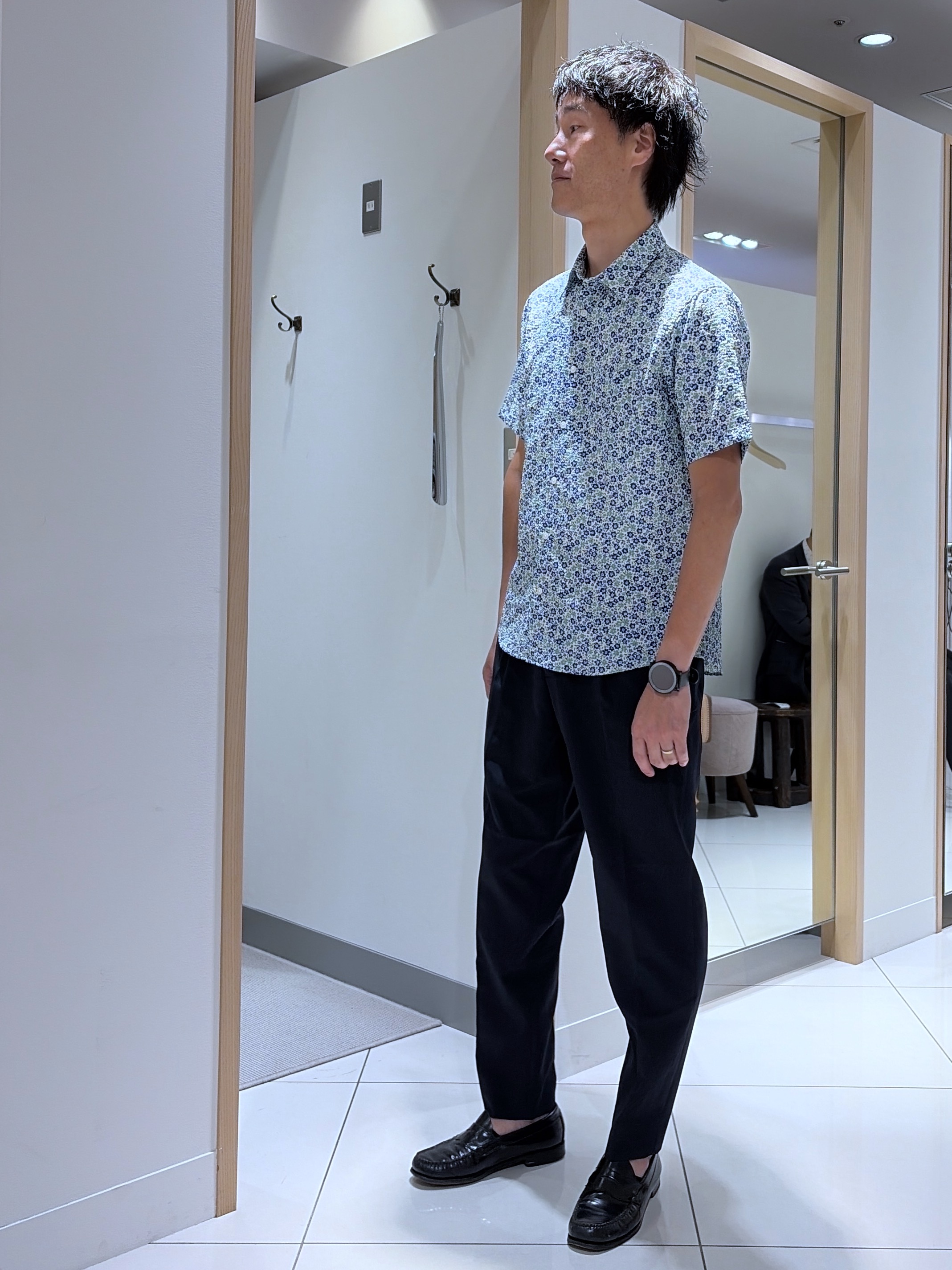 mutoさんの「TAKEO KIKUCHI｜リップル小花シャツ」を使ったコーディネート