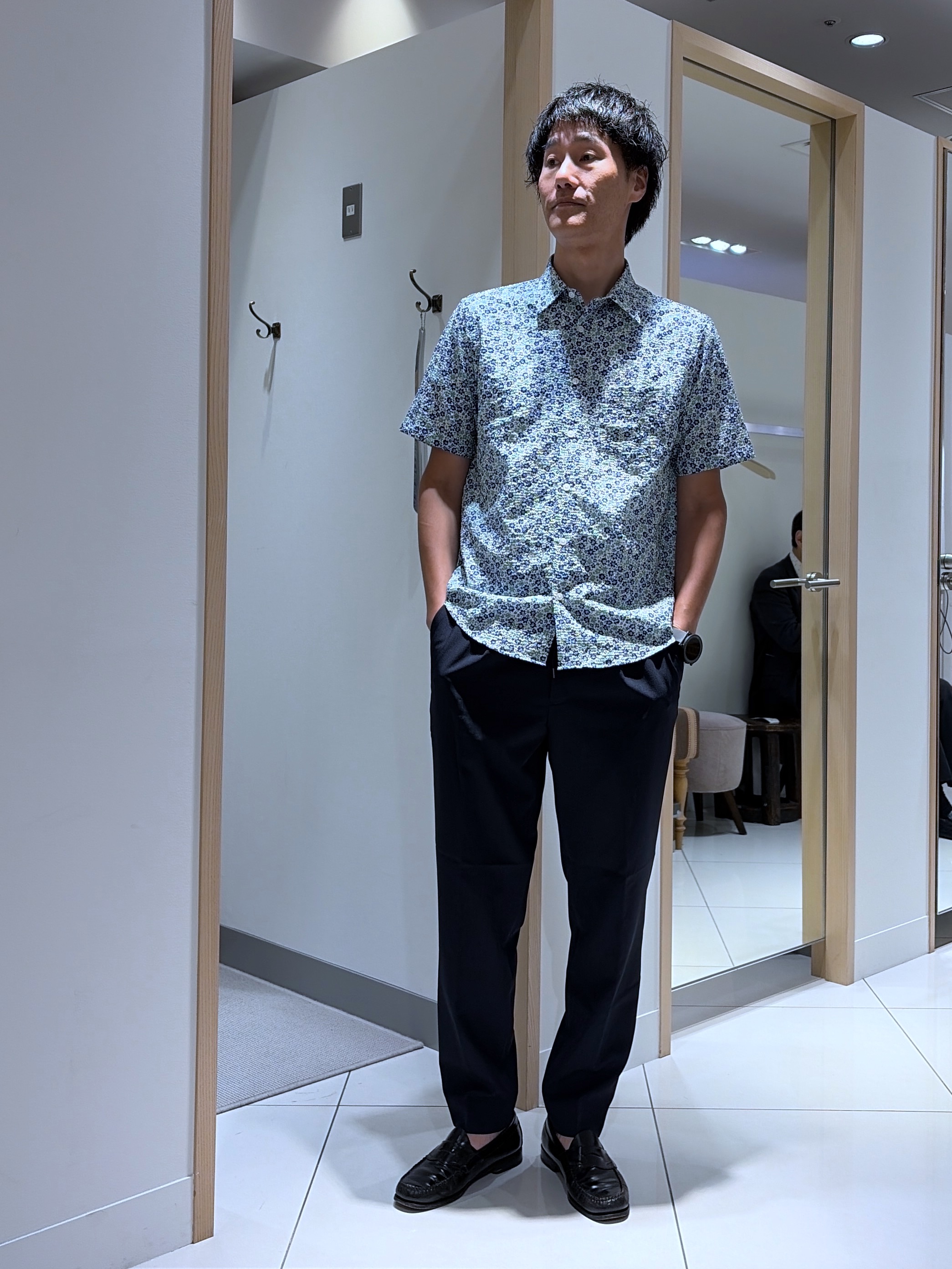 mutoさんの「TAKEO KIKUCHI｜リップル小花シャツ」を使ったコーディネート