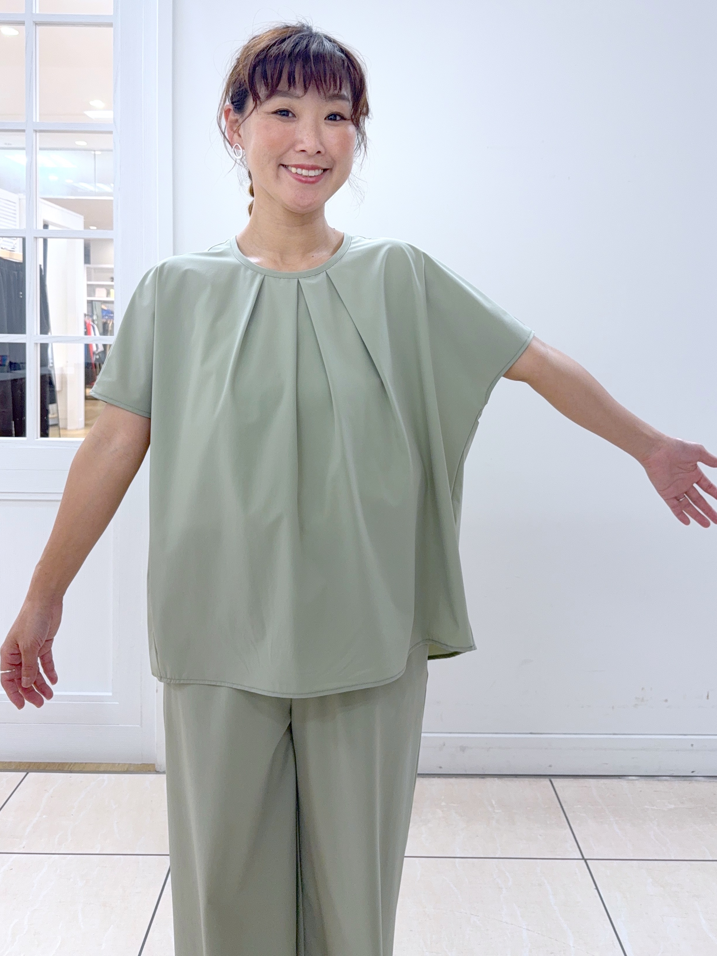Osawaさんの「Dessin｜【接触冷感/UVカット】ドレープタックブラウス」を使ったコーディネート