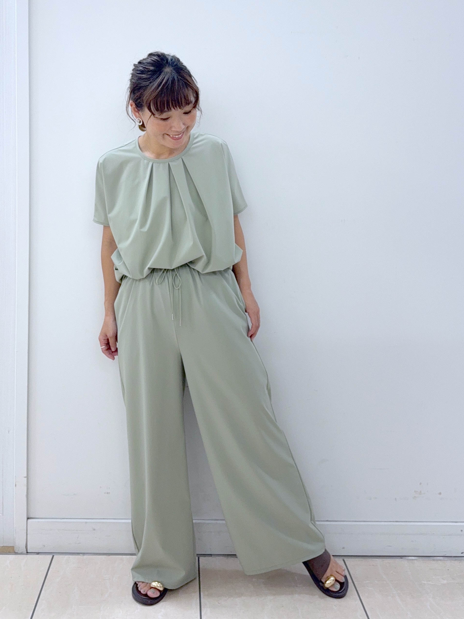 Osawaさんの「Dessin｜【接触冷感/UVカット】ドレープタックブラウス」を使ったコーディネート
