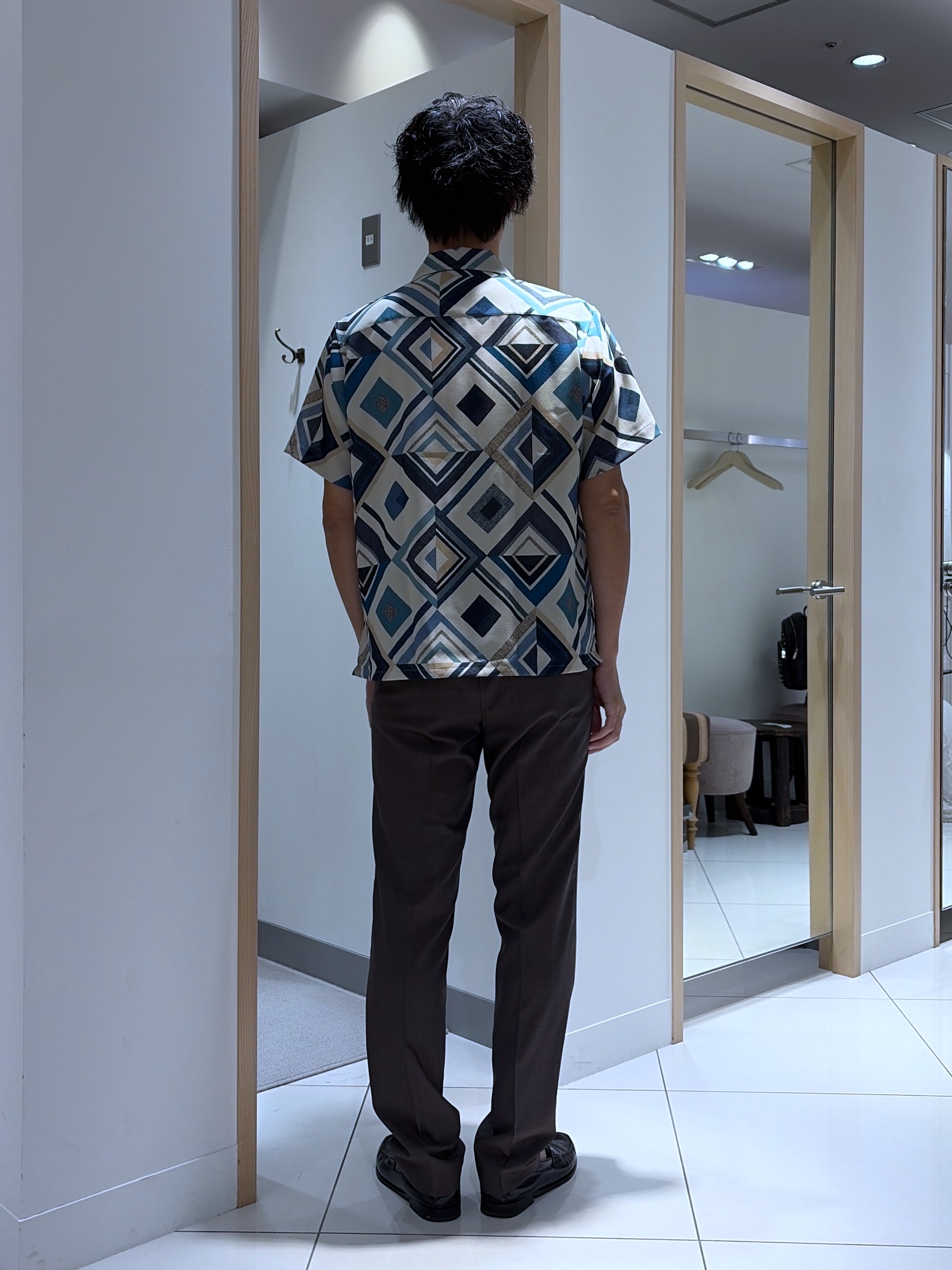 mutoさんの「TAKEO KIKUCHI｜【吸汗速乾】タイル柄プリント 半袖シャツ」を使ったコーディネート