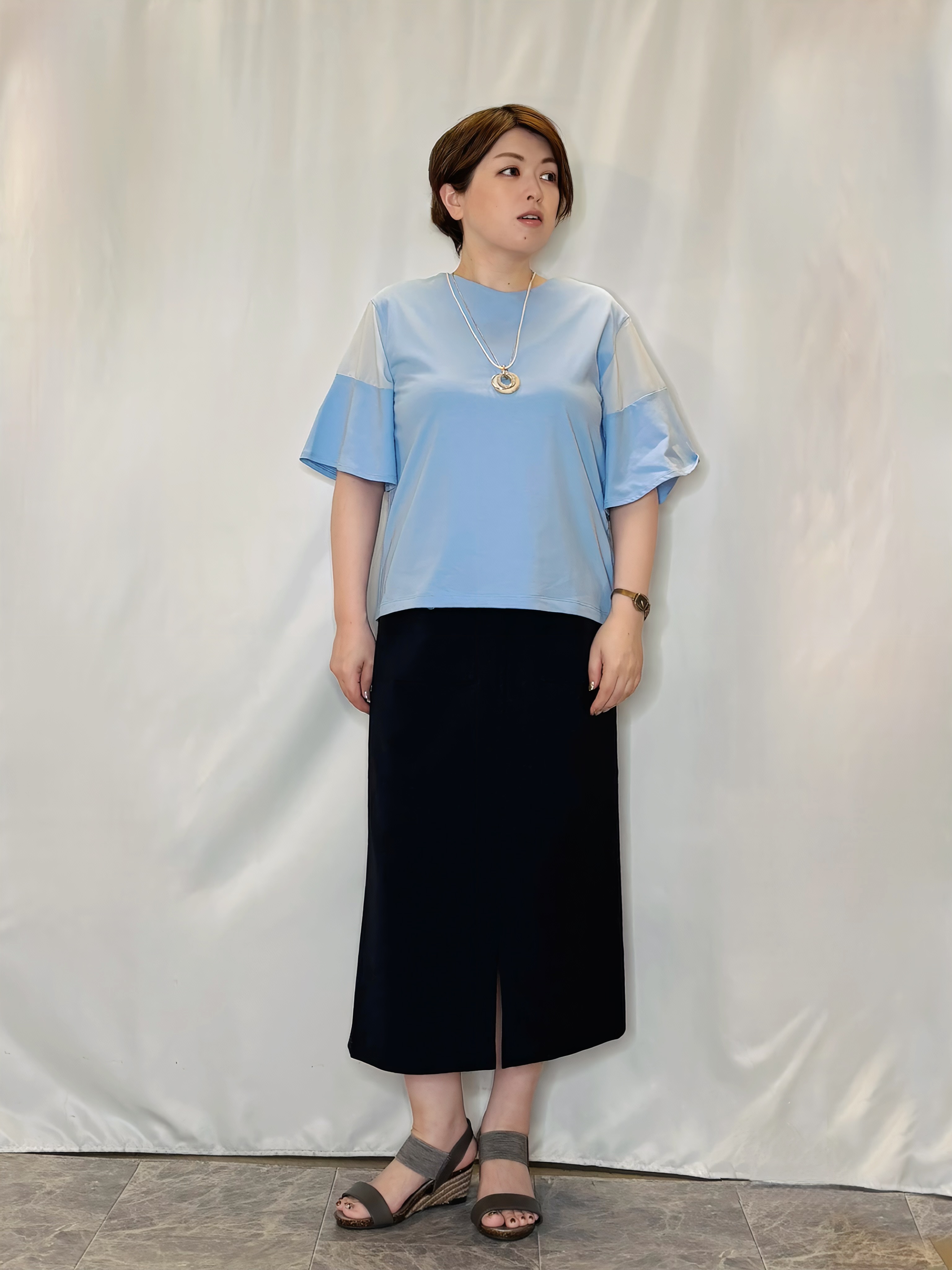 たみさんの「SHOO･LA･RUE｜【ひんやり/S-LL/体型カバー】フレアスリーブで二の腕を自然にカバー 浅VネックTシャツ」を使ったコーディネート