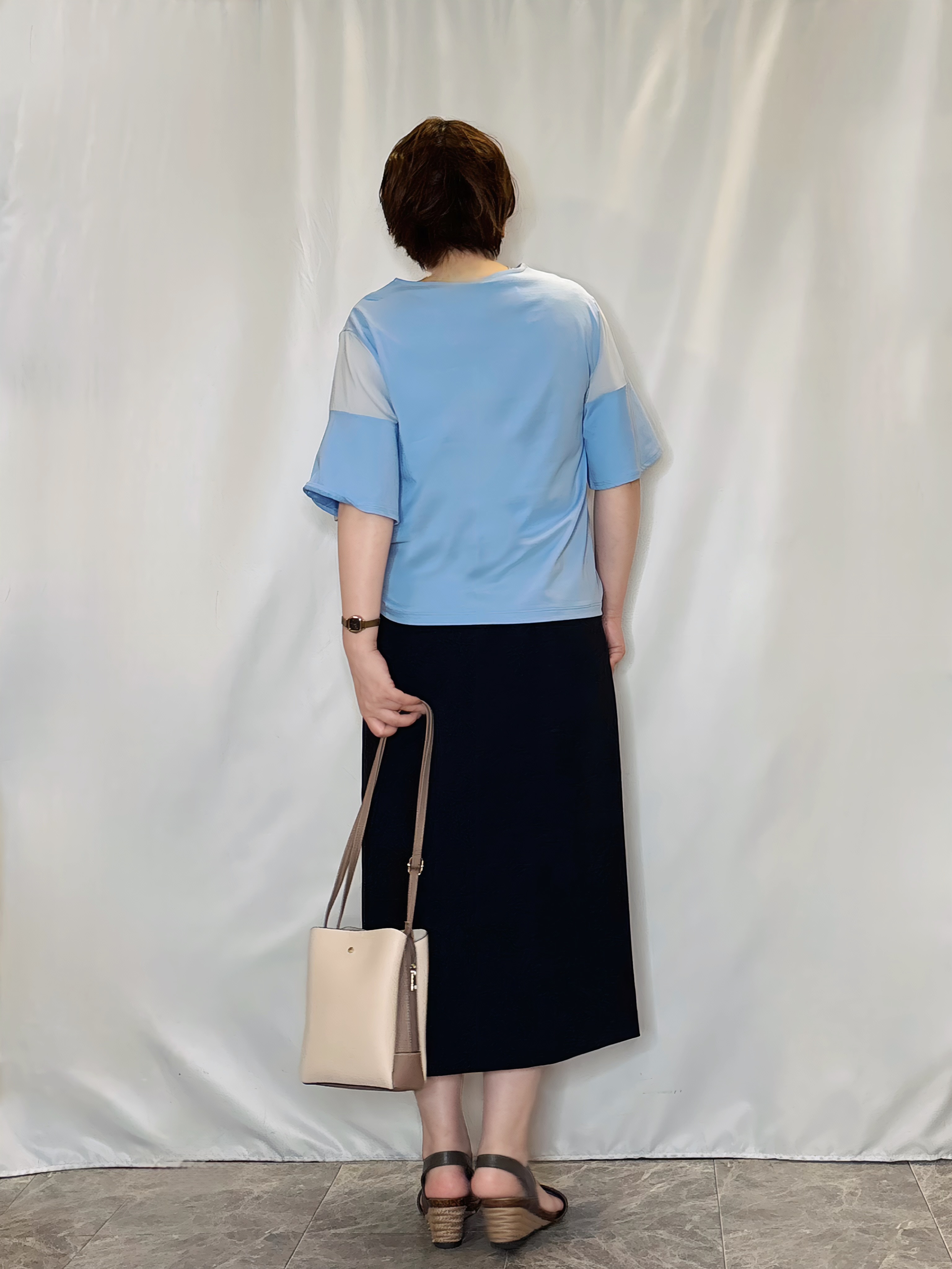たみさんの「SHOO･LA･RUE｜【ひんやり/S-LL/体型カバー】フレアスリーブで二の腕を自然にカバー 浅VネックTシャツ」を使ったコーディネート