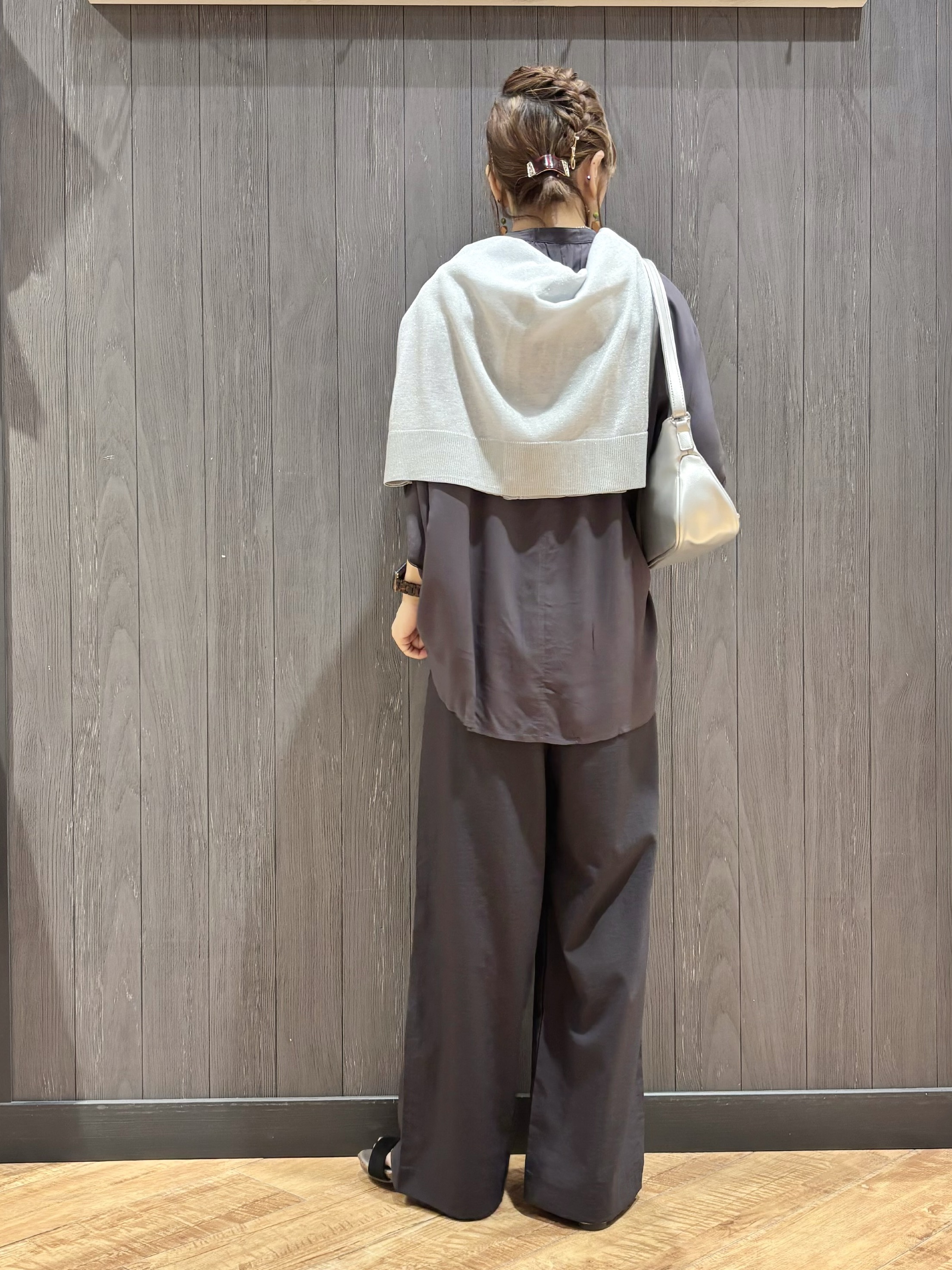 meiさんの「SHOO･LA･RUE｜【さらり快適/洗濯機可/S-LL】シアーラメカーディガン」を使ったコーディネート