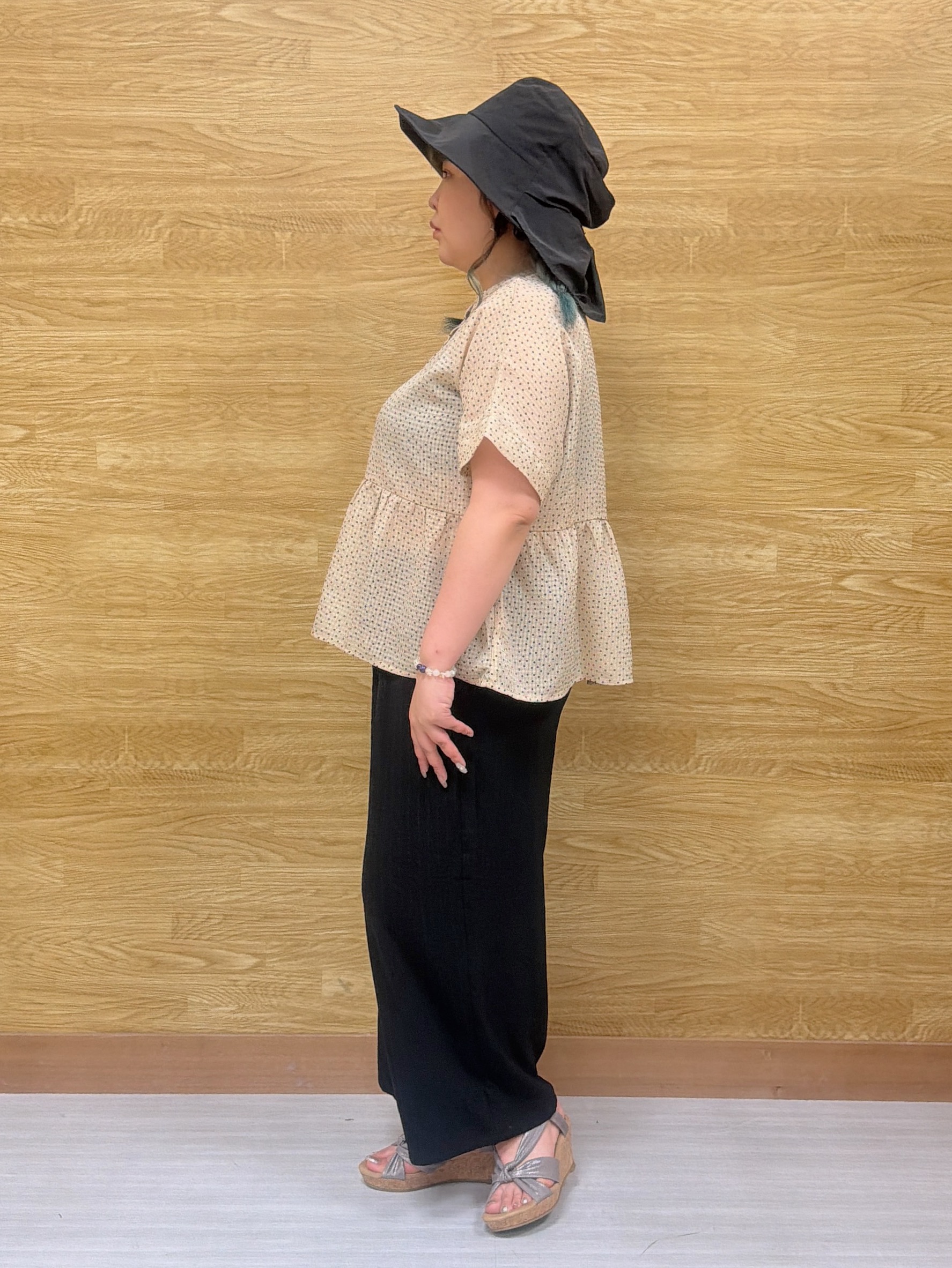 ぁむさんの「SHOO･LA･RUE｜【S-LL/洗濯機可】シアーペプラムブラウス」を使ったコーディネート