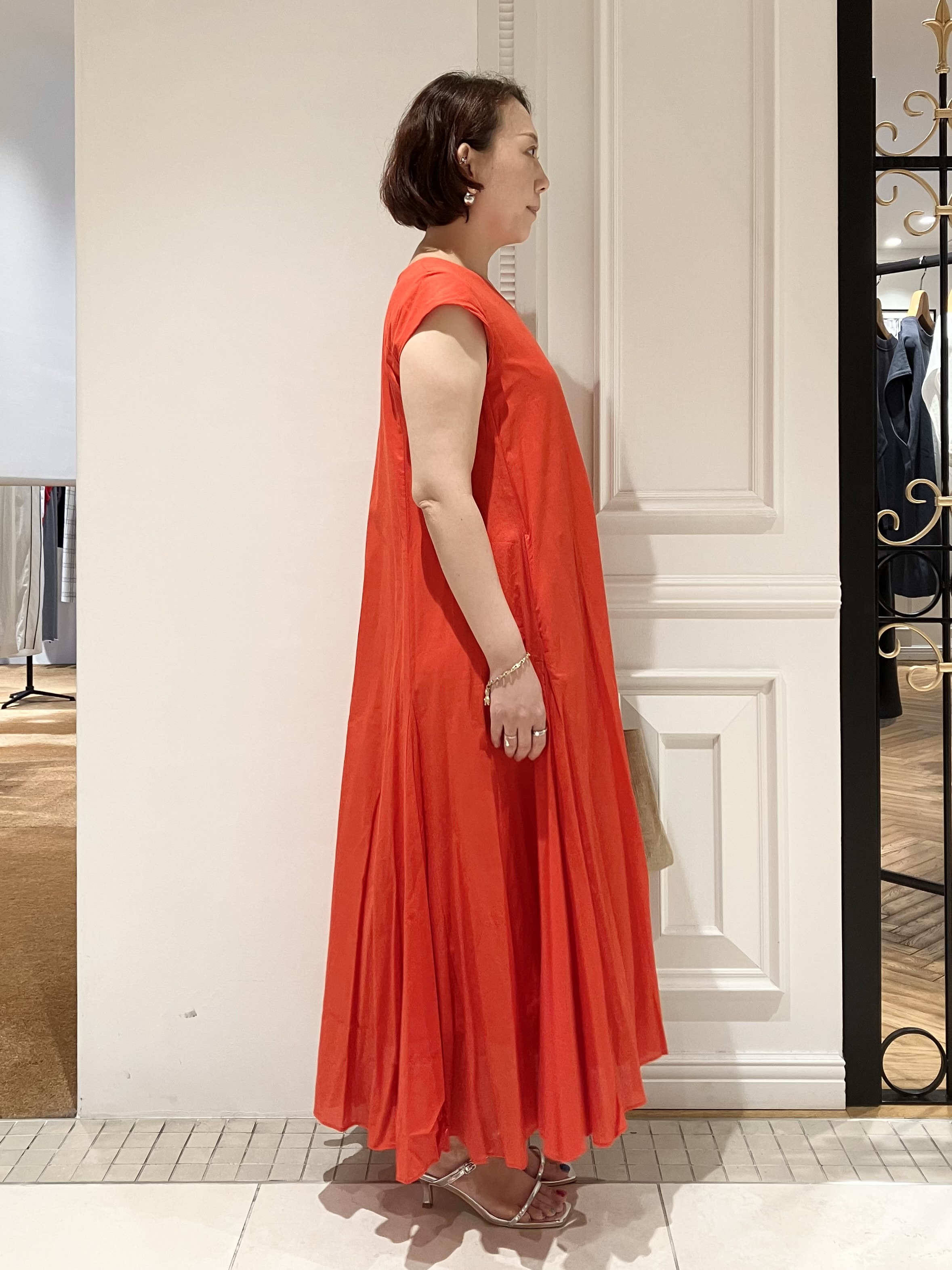 TAJIさんの「DRESSTERIOR｜【きれいめ/ウォッシャブル】コットンローンフレンチスリーブワンピ」を使ったコーディネート