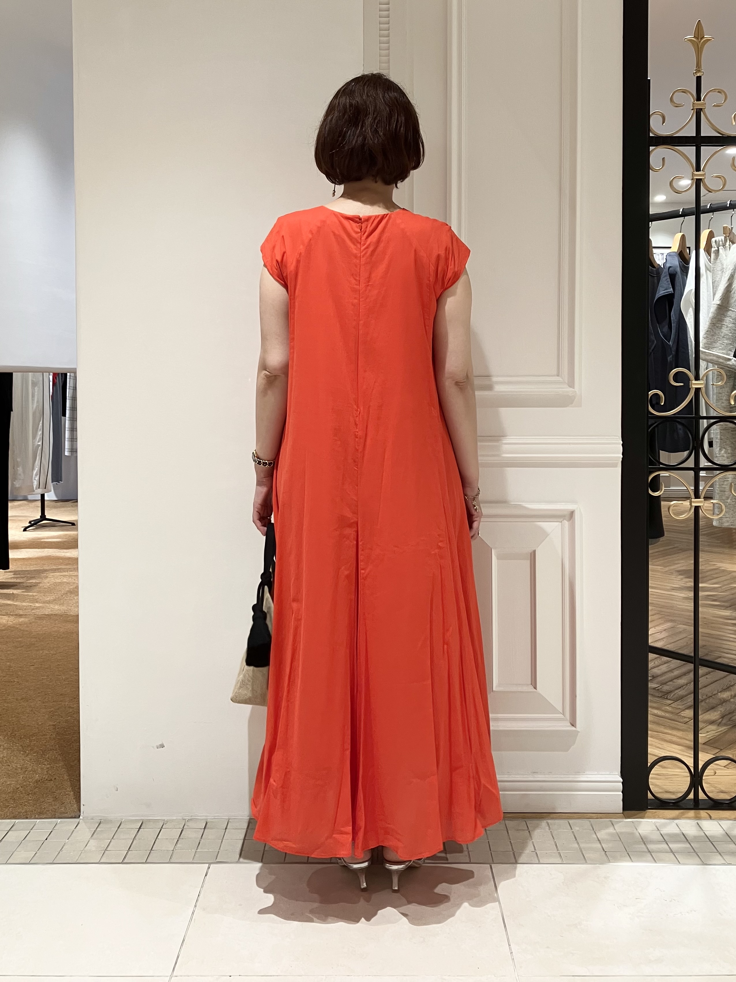 TAJIさんの「DRESSTERIOR｜【きれいめ/ウォッシャブル】コットンローンフレンチスリーブワンピ」を使ったコーディネート
