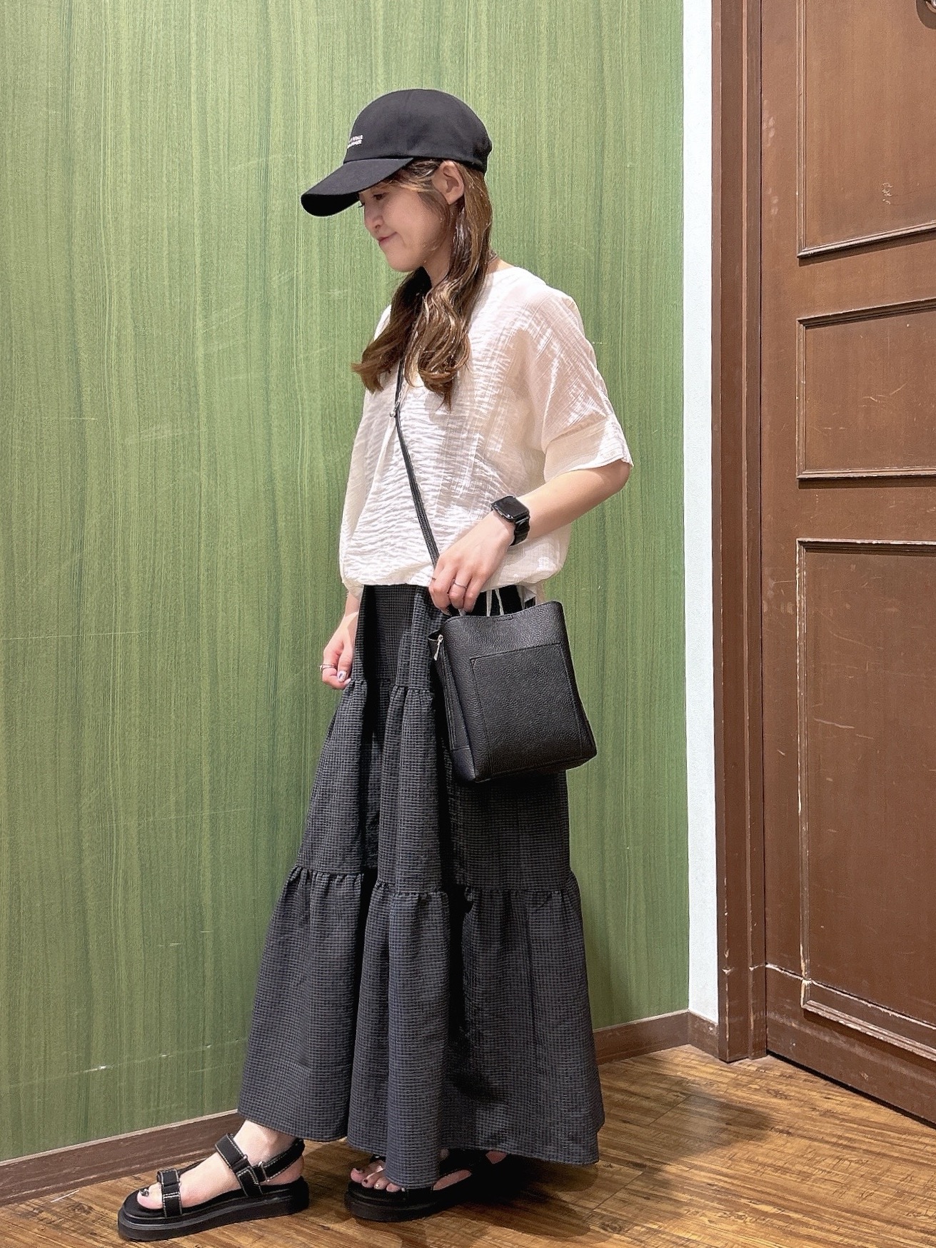 かおりさんの「SHOO･LA･RUE｜【高レビュー/体型カバー】インせず着られる スキッパー裾リボンブラウス」を使ったコーディネート