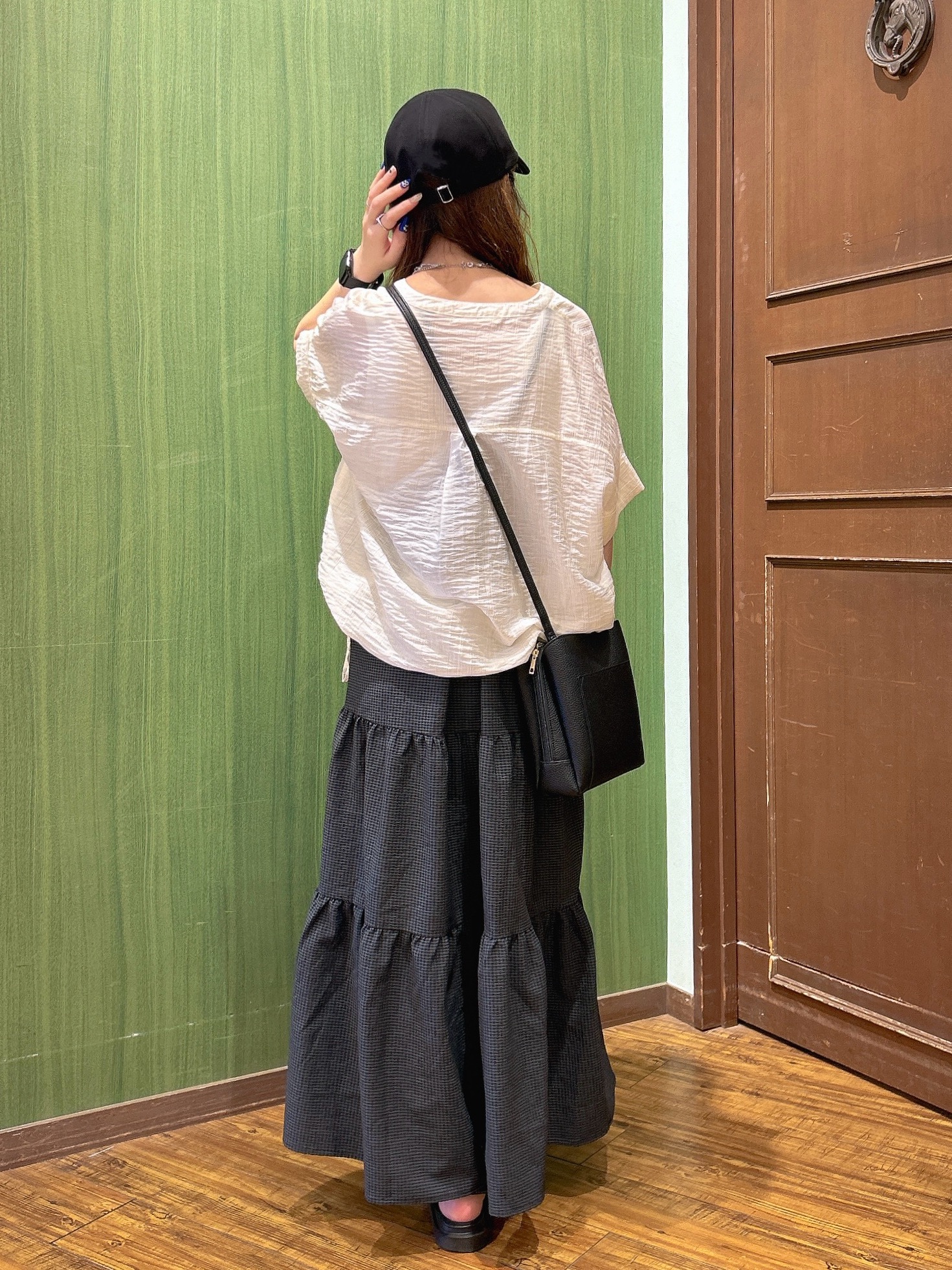 かおりさんの「SHOO･LA･RUE｜【高レビュー/体型カバー】インせず着られる スキッパー裾リボンブラウス」を使ったコーディネート