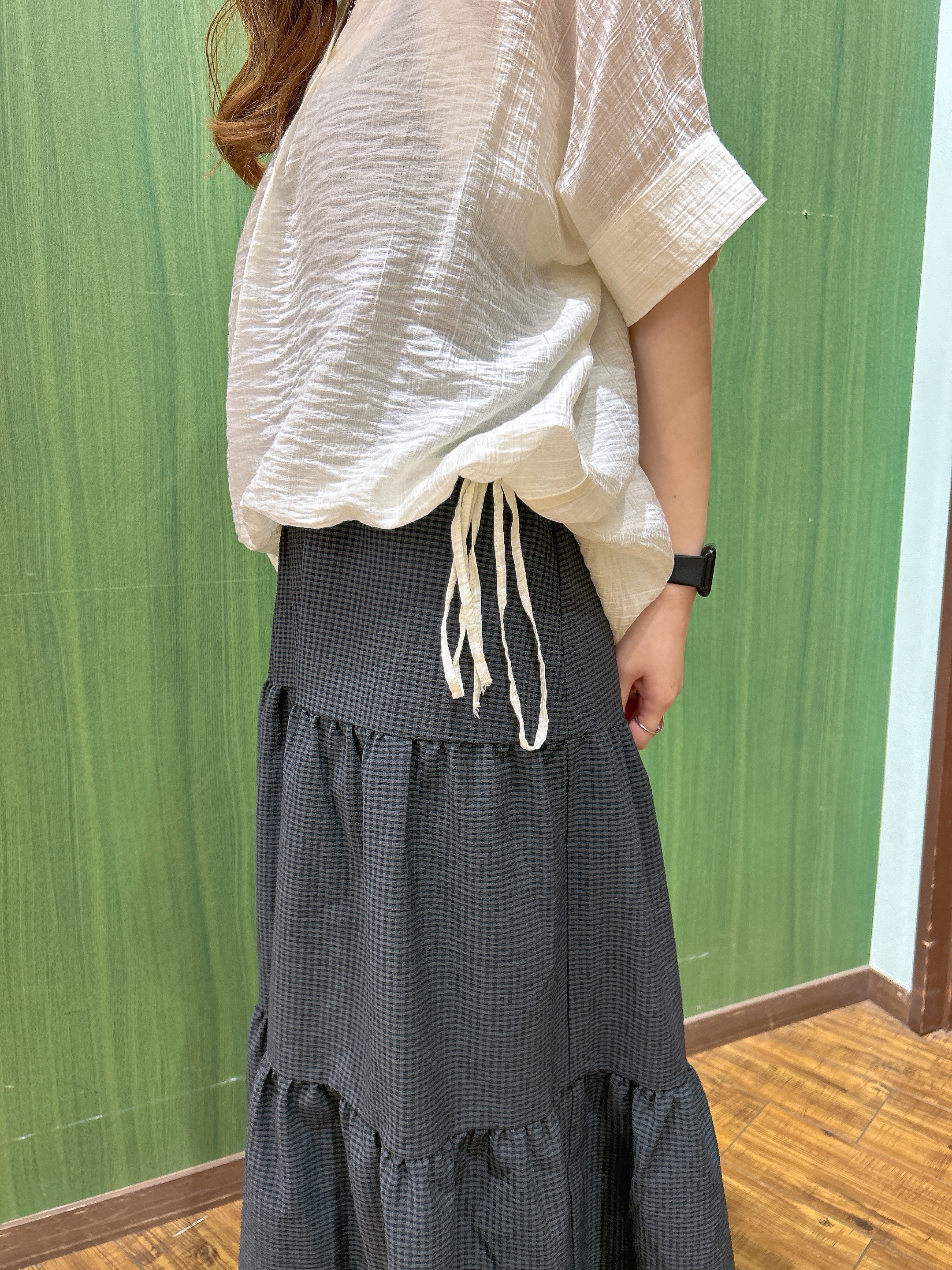 かおりさんの「SHOO･LA･RUE｜【高レビュー/体型カバー】インせず着られる スキッパー裾リボンブラウス」を使ったコーディネート