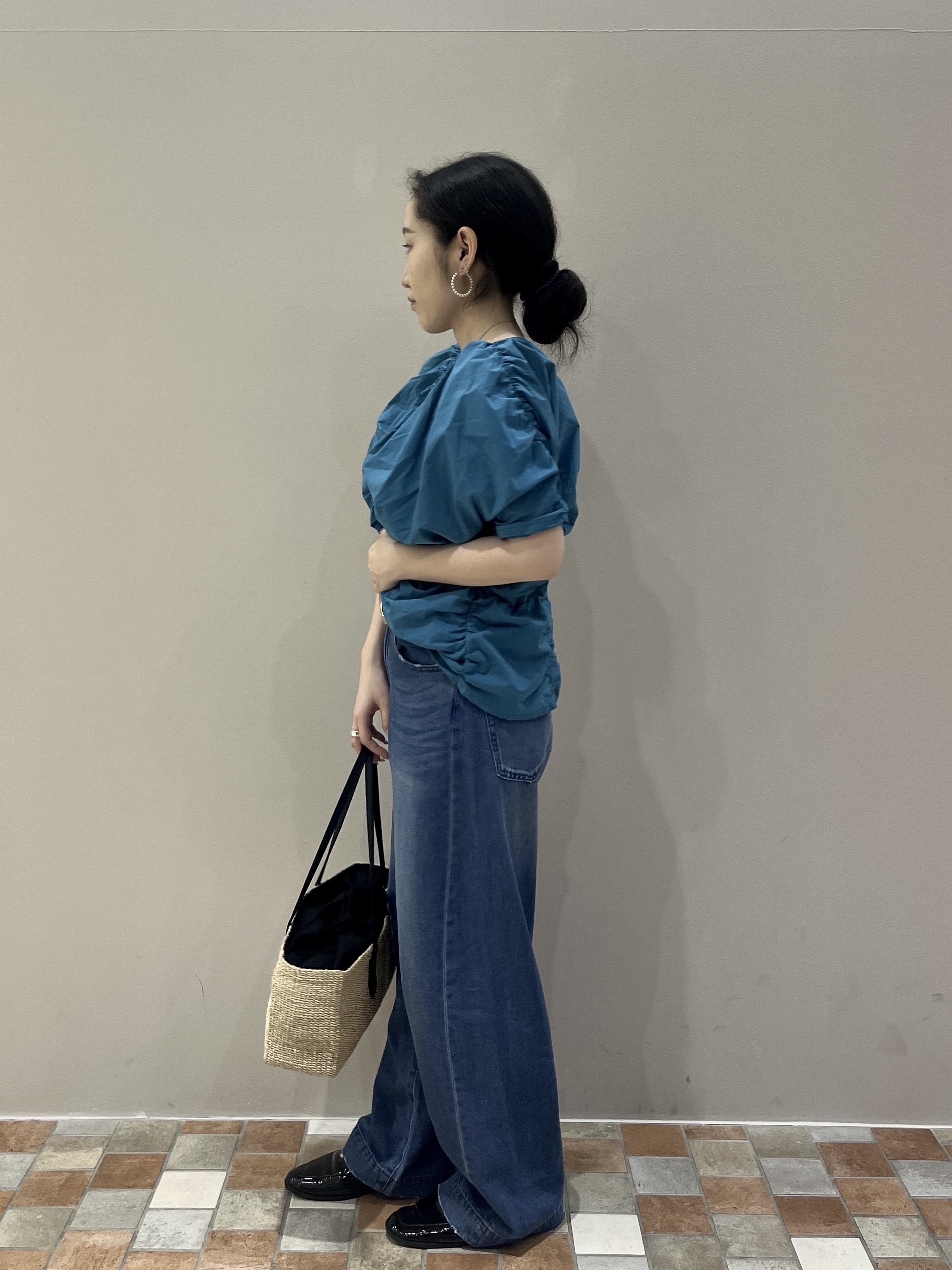 Uminoさんの「INDIVI｜シャーリングオフショルブラウス」を使ったコーディネート
