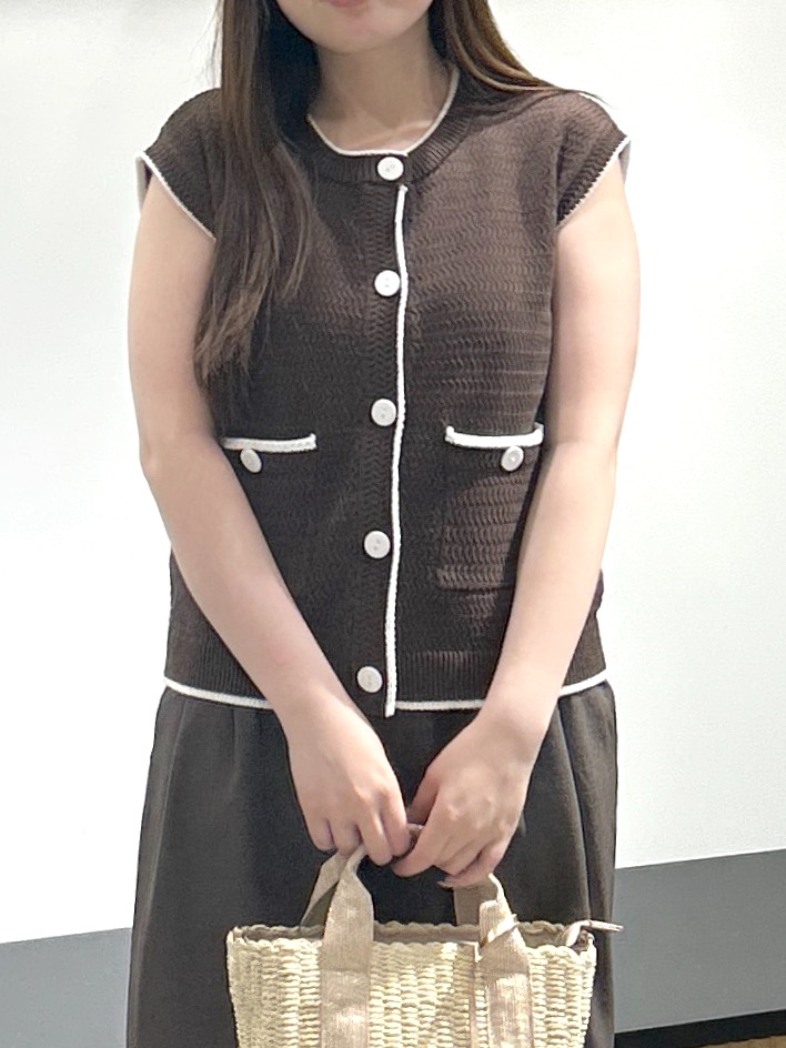 sayaさんの「OPAQUE.CLIP｜配色クロス編みニットベスト【洗える】」を使ったコーディネート