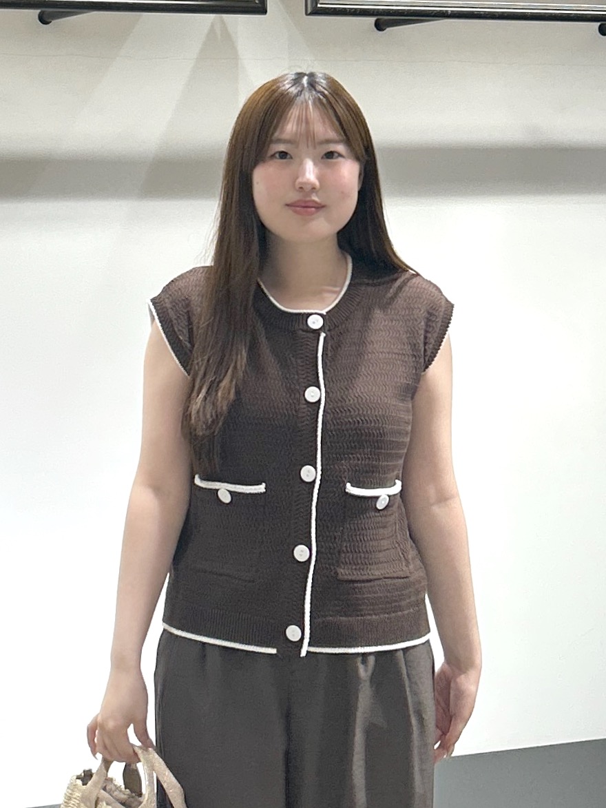 sayaさんの「OPAQUE.CLIP｜配色クロス編みニットベスト【洗える】」を使ったコーディネート