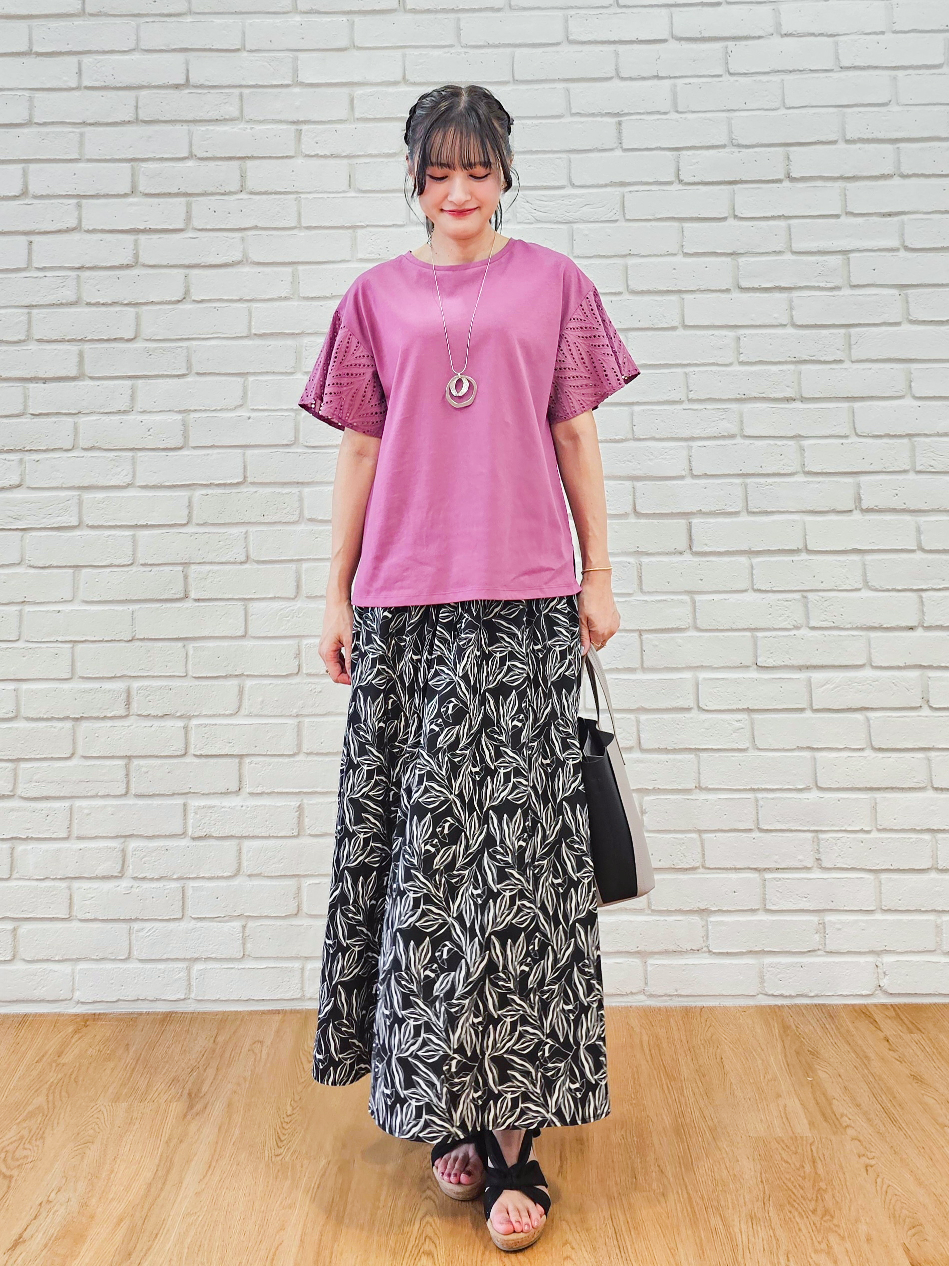 ゆゆさんの「SHOO･LA･RUE｜【汗じみ防止/ひんやり/S-LL】レースが華やか お袖フレアTシャツ」を使ったコーディネート