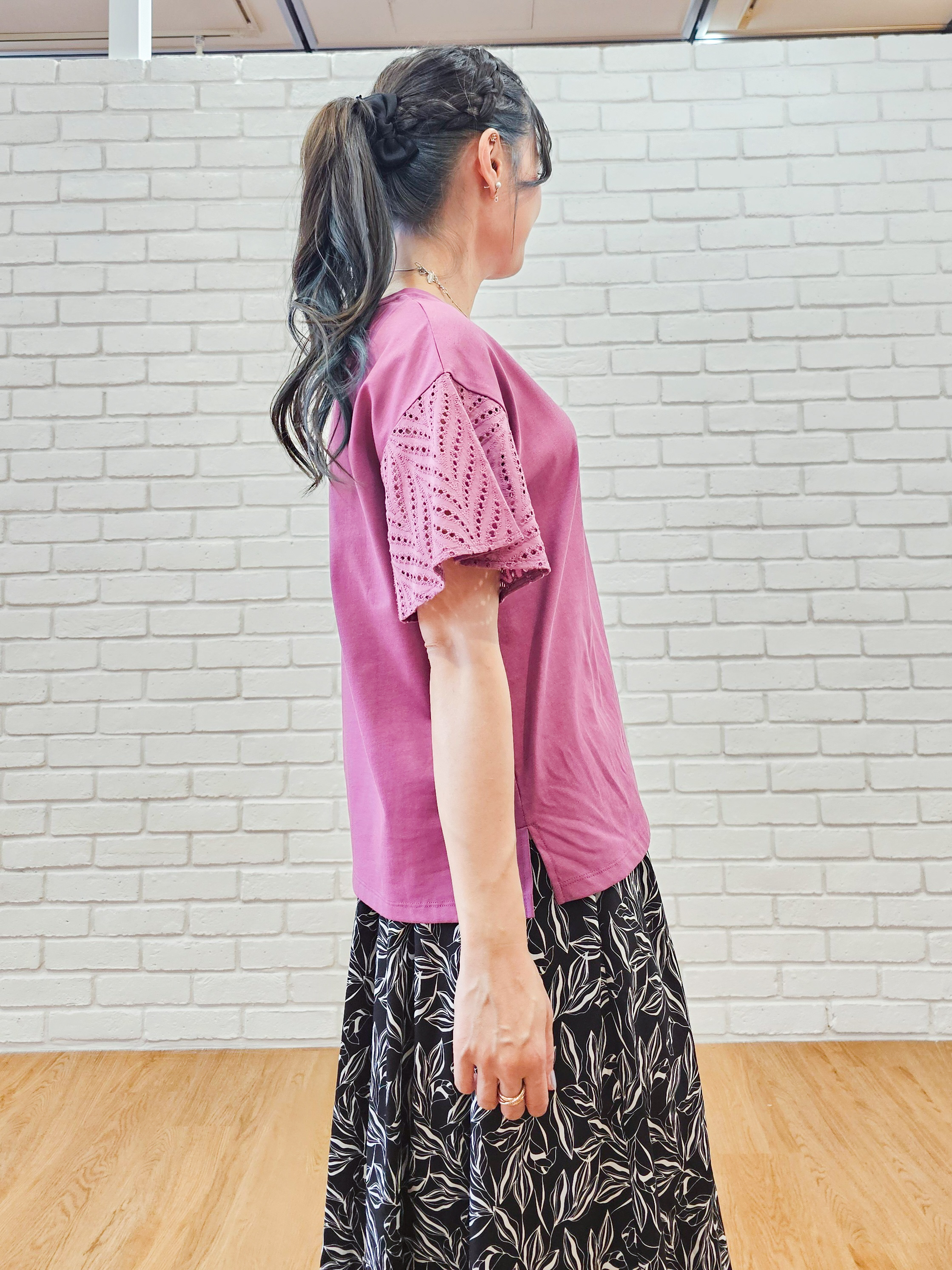 ゆゆさんの「SHOO･LA･RUE｜【汗じみ防止/ひんやり/S-LL】レースが華やか お袖フレアTシャツ」を使ったコーディネート