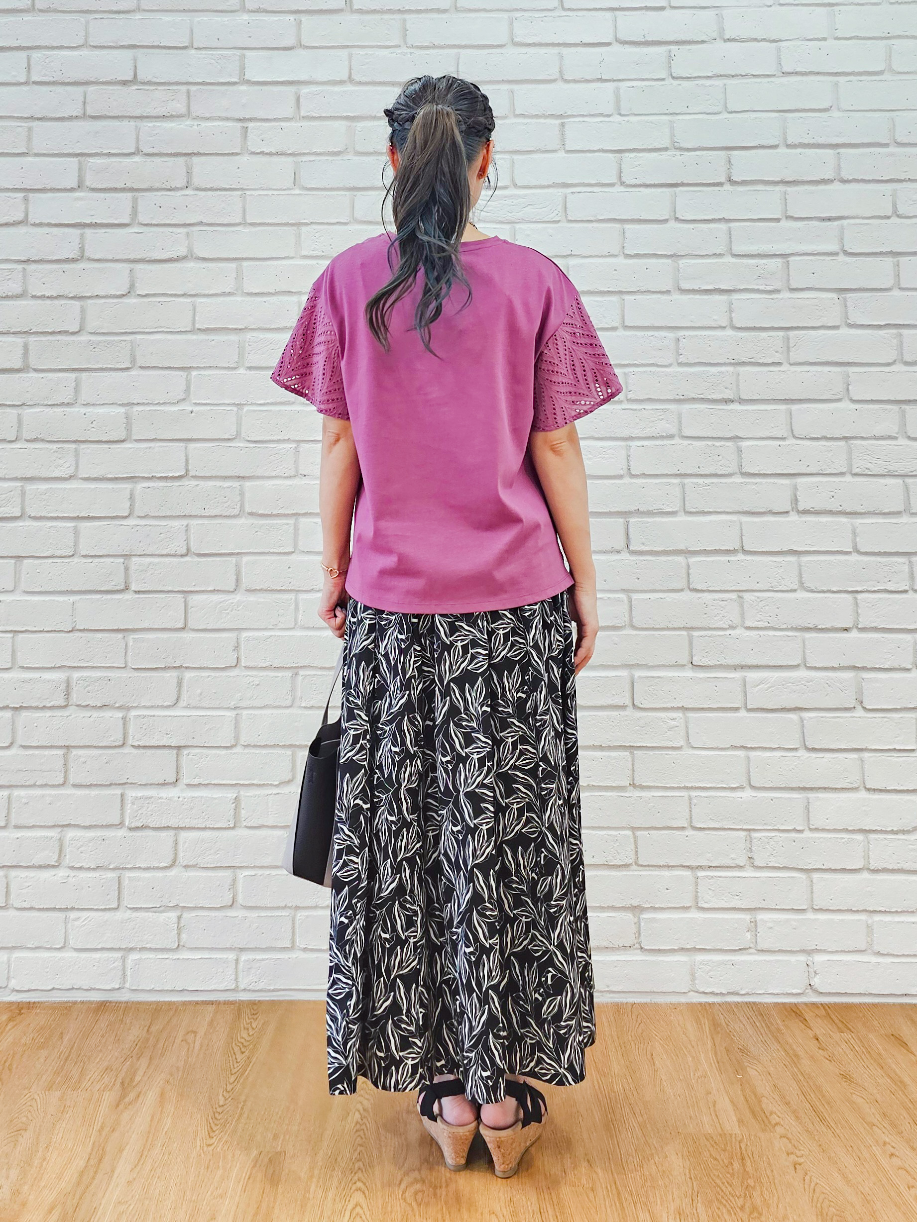 ゆゆさんの「SHOO･LA･RUE｜【汗じみ防止/ひんやり/S-LL】レースが華やか お袖フレアTシャツ」を使ったコーディネート