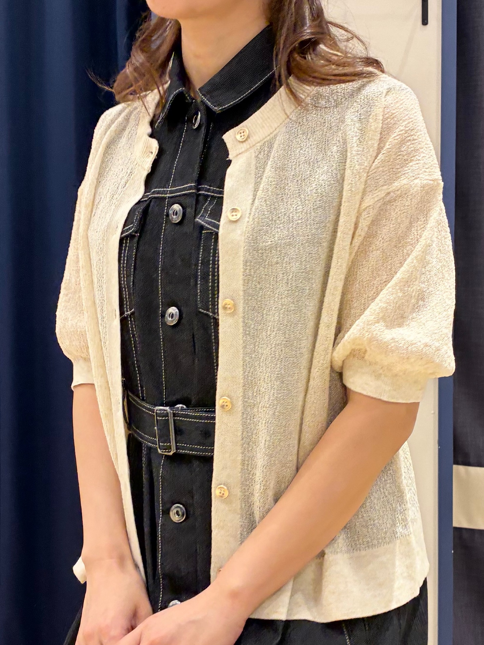 Orikaさんの「grove｜【洗濯機OK】リネン混シアーニットカーディガン」を使ったコーディネート
