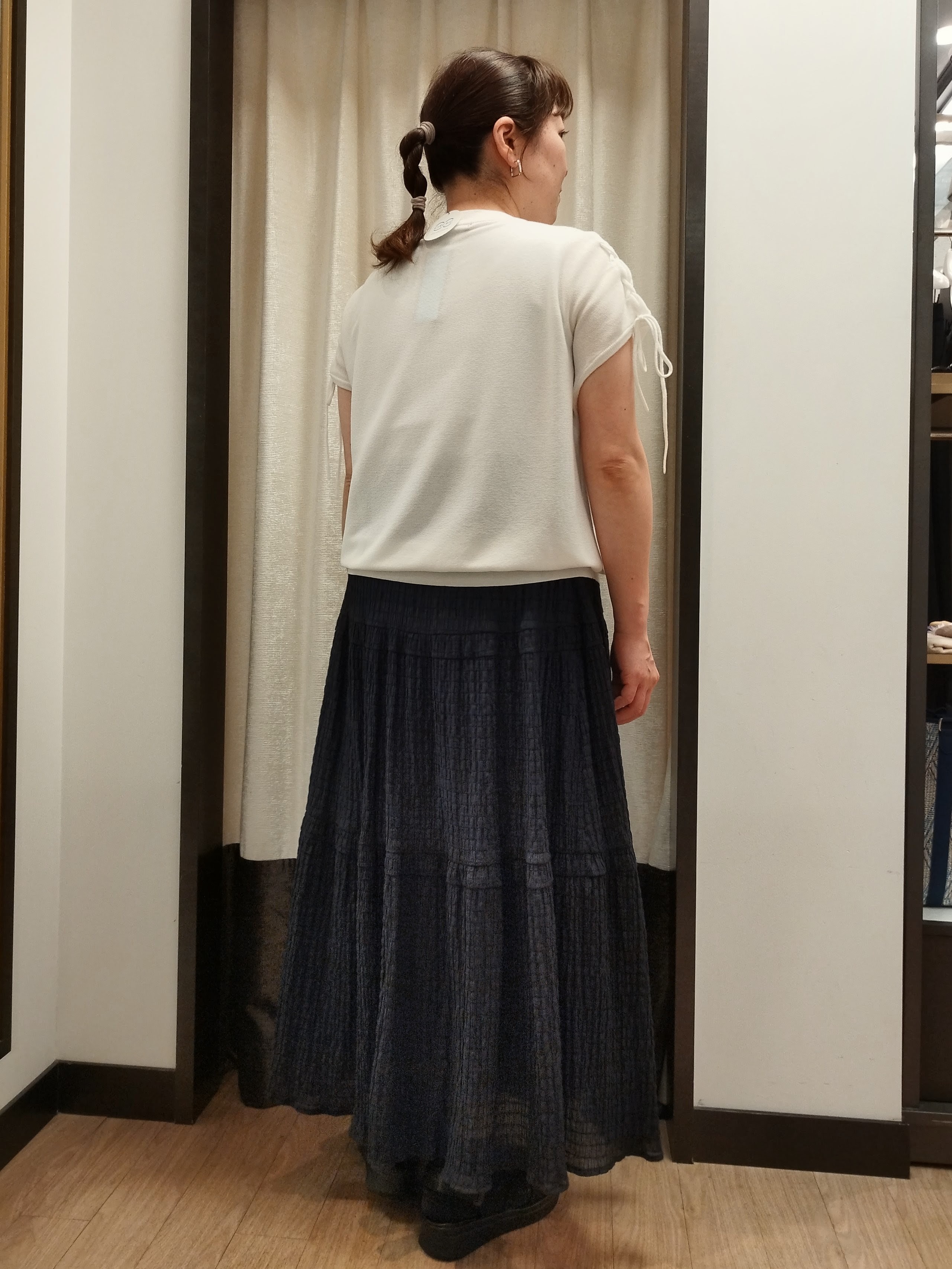 junさんの「Reflect｜【セットアップ可】ティアードロングスカート」を使ったコーディネート