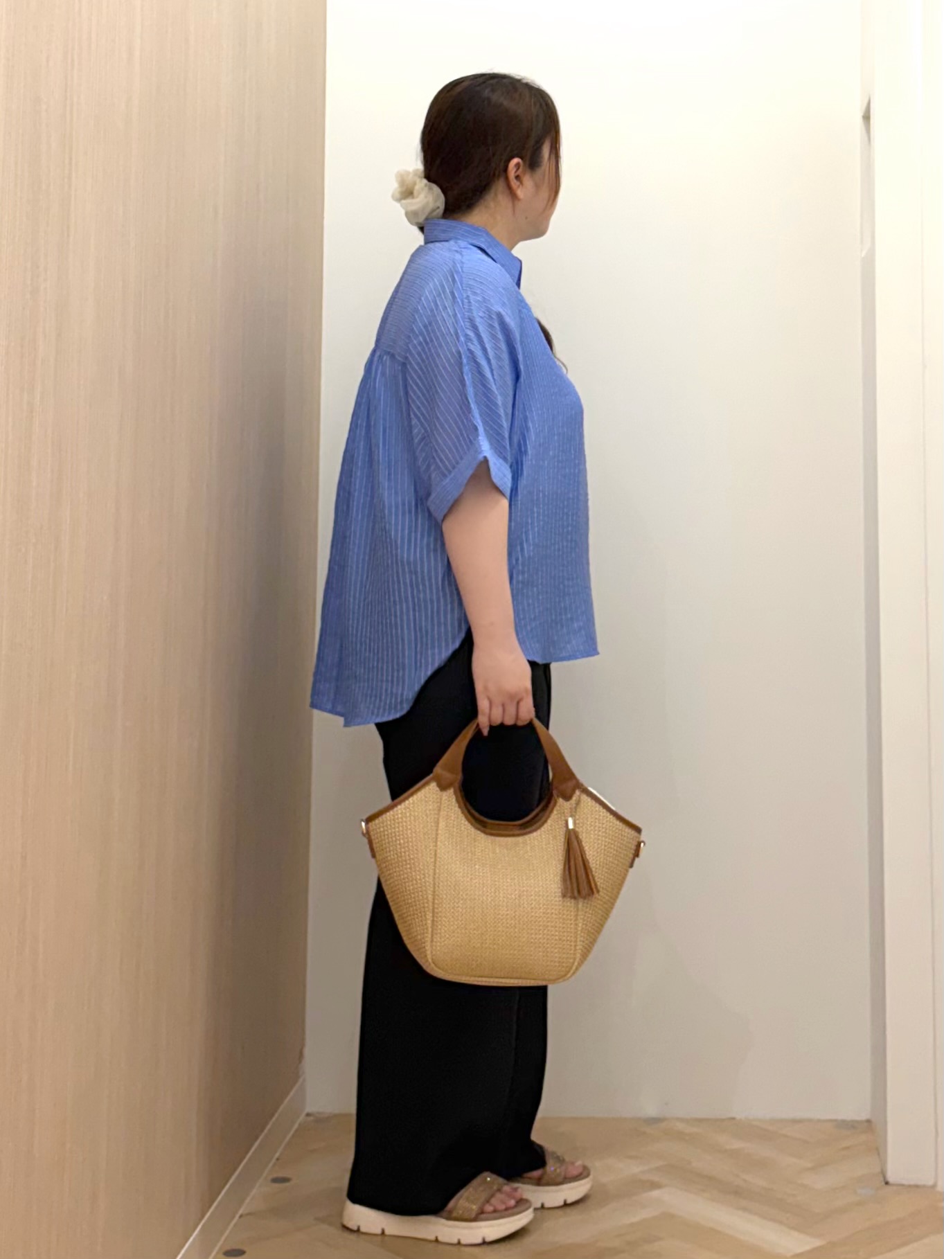 akariさんの「grove｜【洗濯機◎・体型カバー】ON/OFF使える、シアースキッパーシャツ」を使ったコーディネート