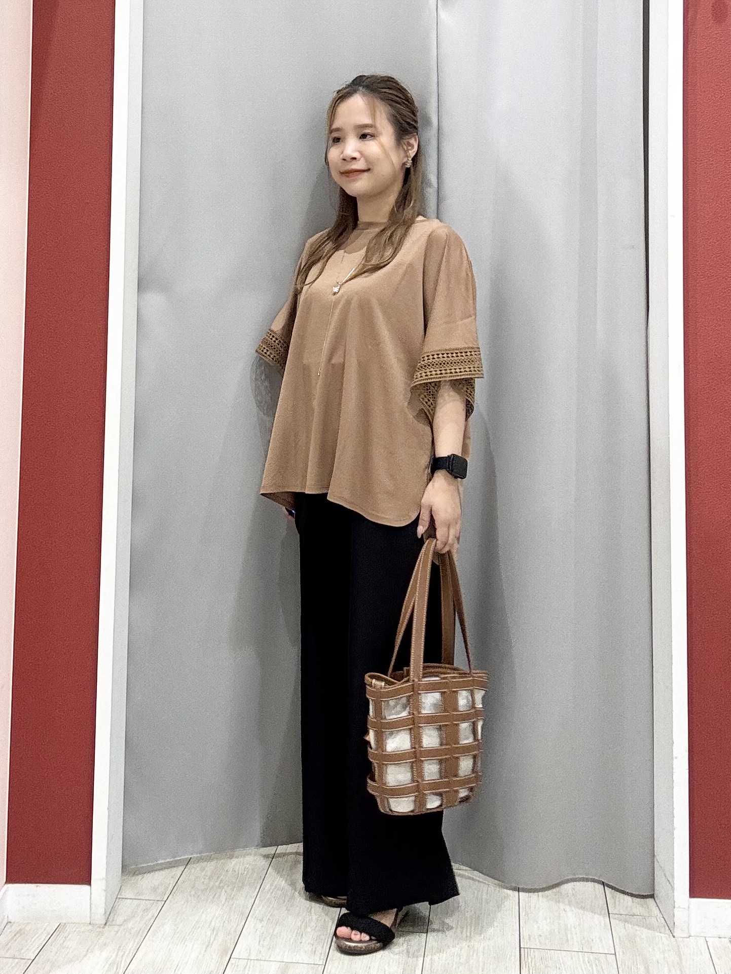 shioさんの「SHOO･LA･RUE｜【ひんやり/UV】お袖レースが上品 ゆったりとろみトップス」を使ったコーディネート