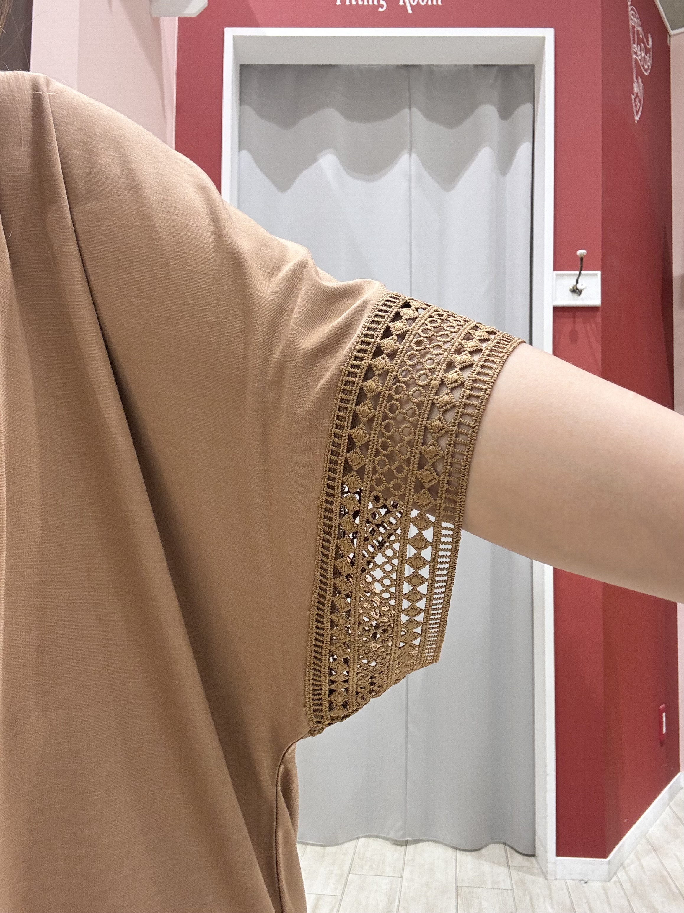 shioさんの「SHOO･LA･RUE｜【ひんやり/UV】お袖レースが上品 ゆったりとろみトップス」を使ったコーディネート