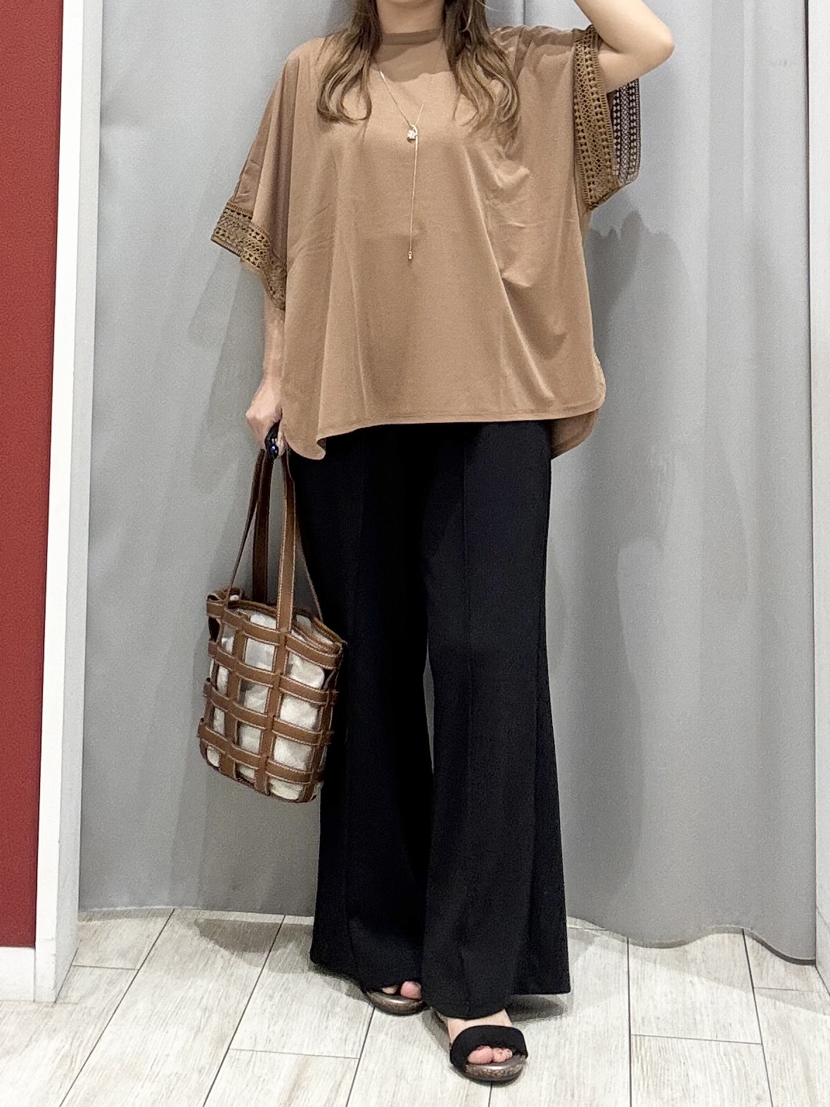 shioさんの「SHOO･LA･RUE｜【ひんやり/UV】お袖レースが上品 ゆったりとろみトップス」を使ったコーディネート