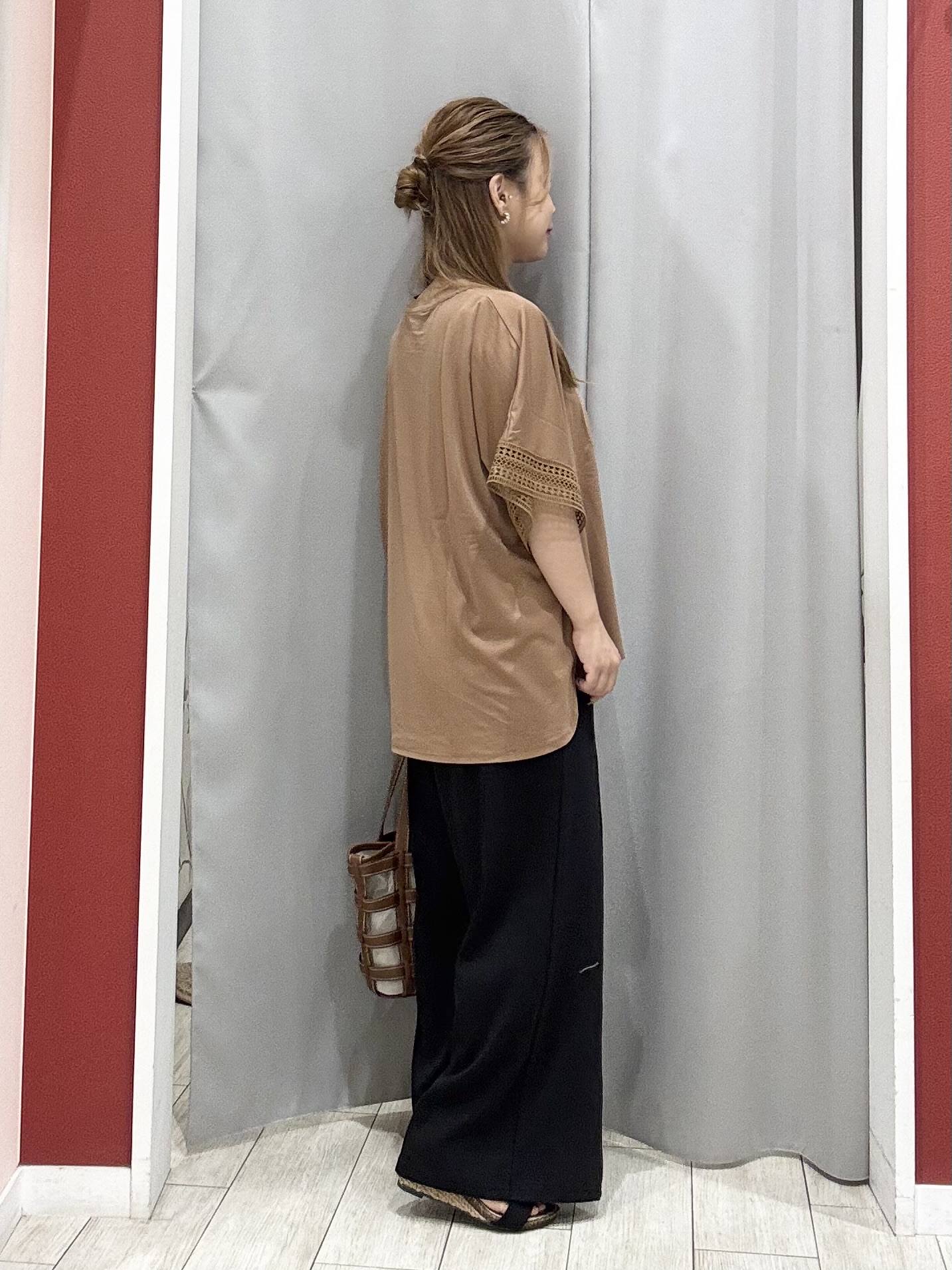 shioさんの「SHOO･LA･RUE｜【ひんやり/UV】お袖レースが上品 ゆったりとろみトップス」を使ったコーディネート
