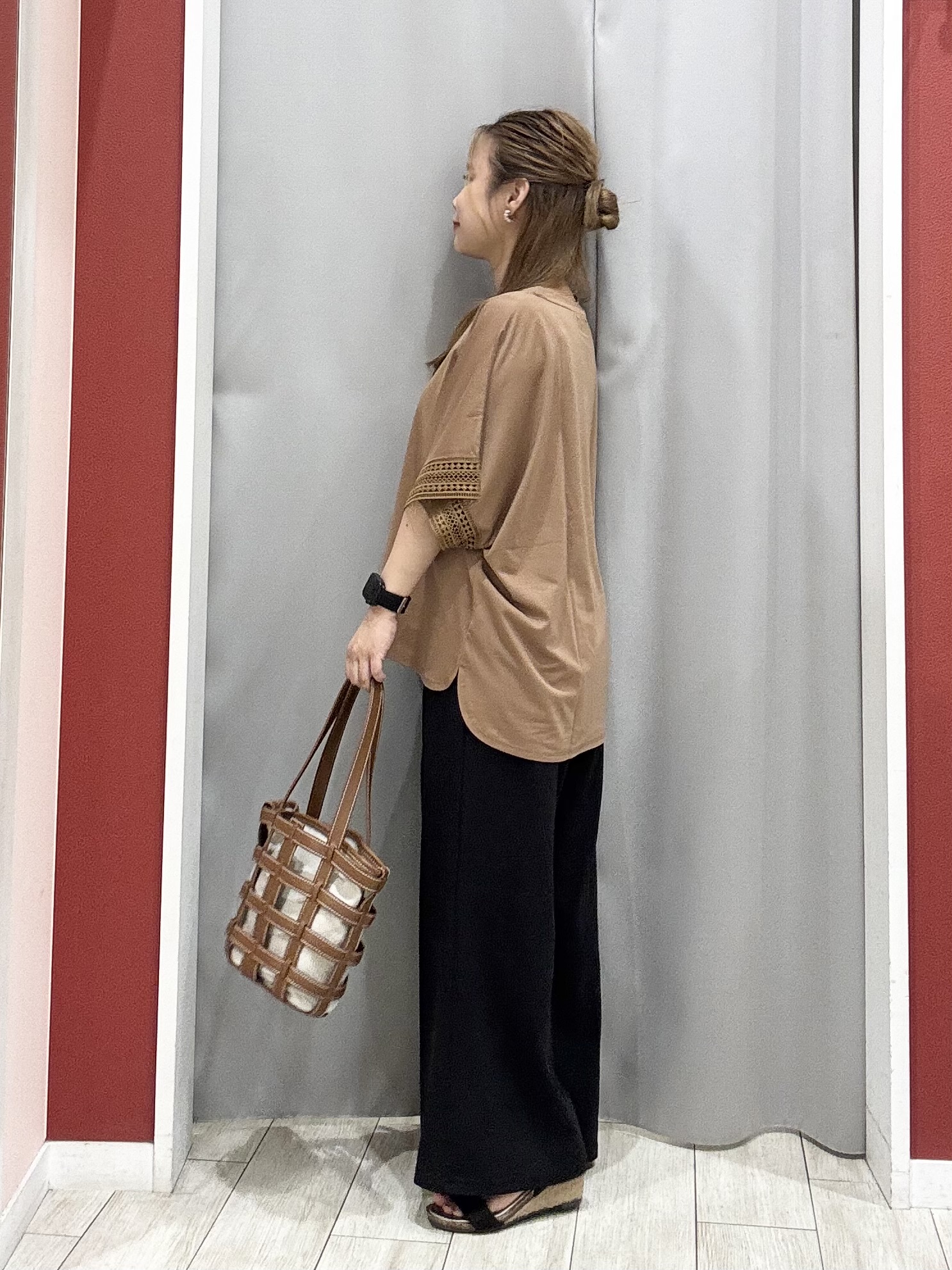 shioさんの「SHOO･LA･RUE｜【ひんやり/UV】お袖レースが上品 ゆったりとろみトップス」を使ったコーディネート
