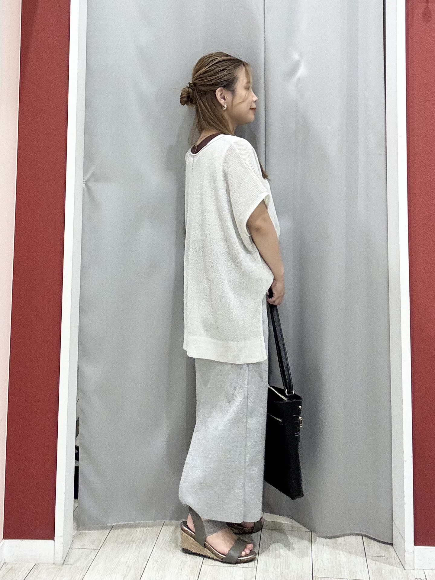 shioさんの「SHOO･LA･RUE｜【2点セット/前後2WAY/洗濯機可/S-LL】体型カバーも叶う ラメ畦ニット+タンクトップ」を使ったコーディネート