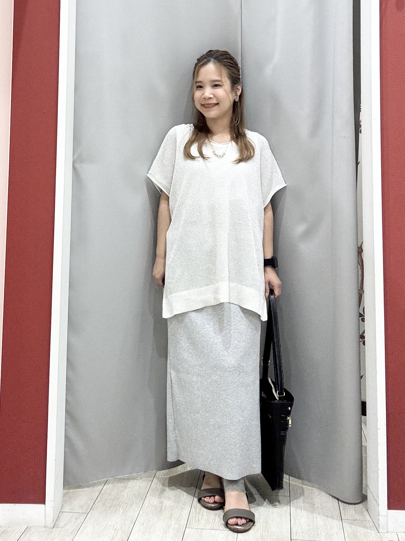 shioさんの「SHOO･LA･RUE｜【2点セット/前後2WAY/洗濯機可/S-LL】体型カバーも叶う ラメ畦ニット+タンクトップ」を使ったコーディネート