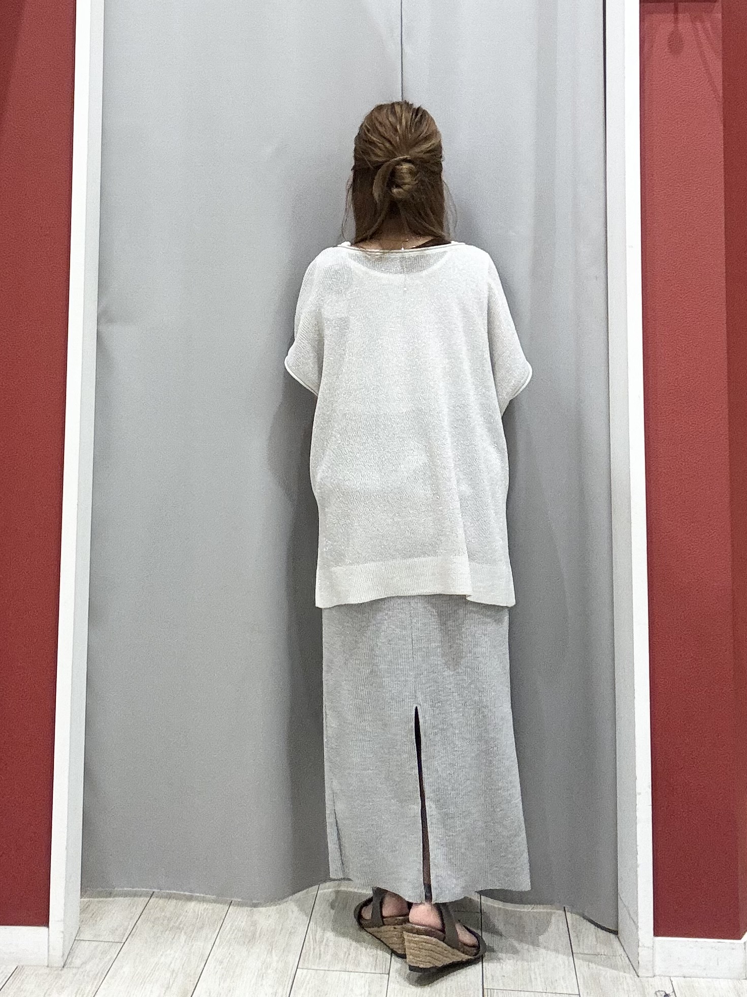 shioさんの「SHOO･LA･RUE｜【2点セット/前後2WAY/洗濯機可/S-LL】体型カバーも叶う ラメ畦ニット+タンクトップ」を使ったコーディネート