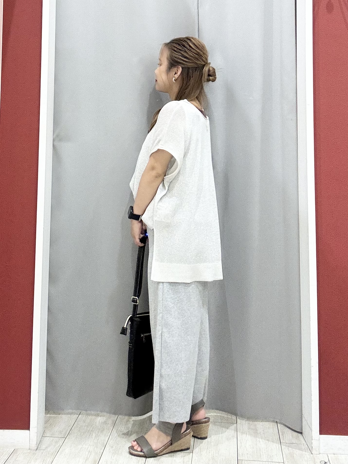 shioさんの「SHOO･LA･RUE｜【2点セット/前後2WAY/洗濯機可/S-LL】体型カバーも叶う ラメ畦ニット+タンクトップ」を使ったコーディネート