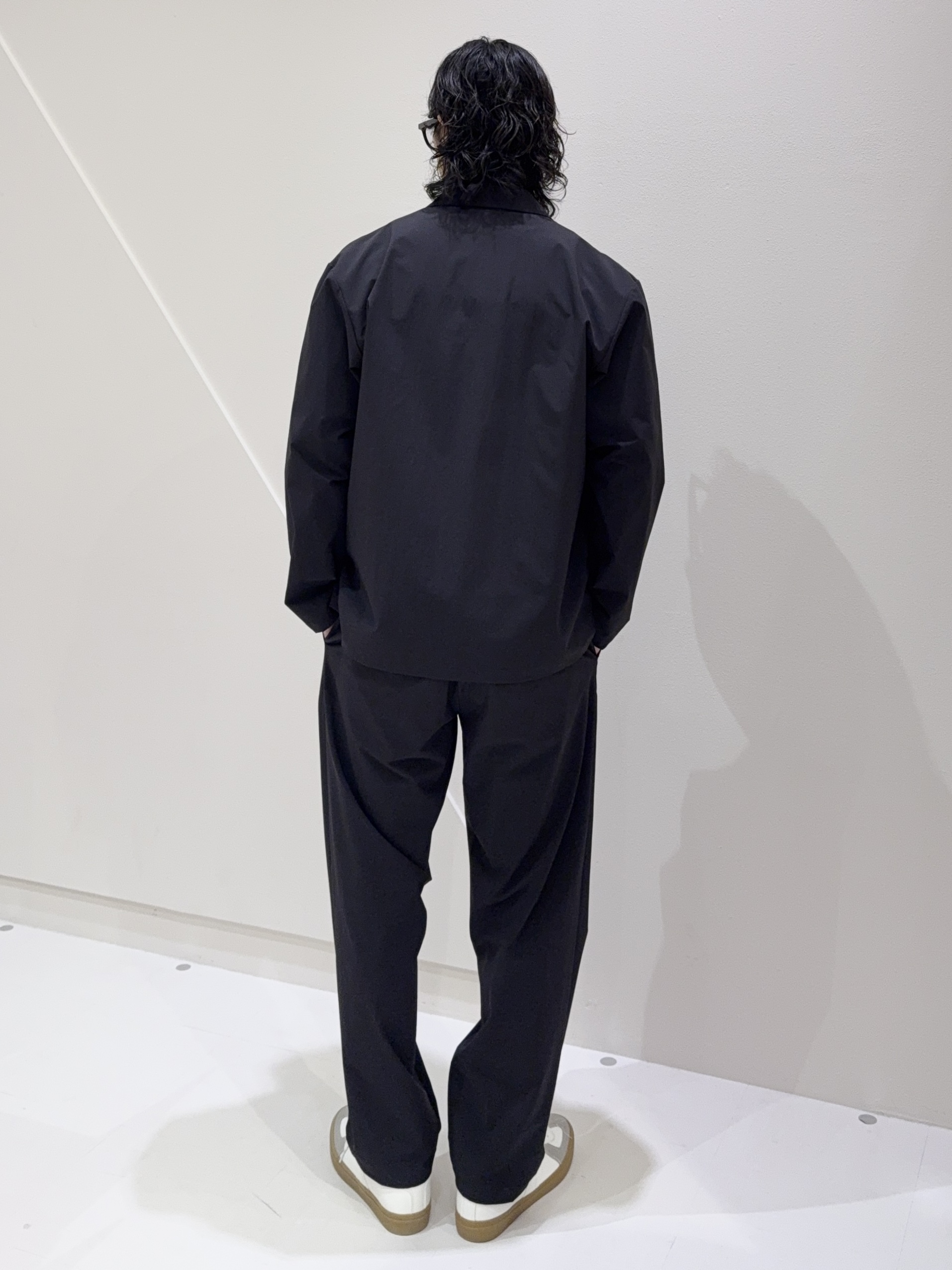 はちゃさんの「THE SHOP TK｜《KURO》コーデュラナイロン ジャケット セットアップ可／防シワ／撥水／ストレッチ」を使ったコーディネート