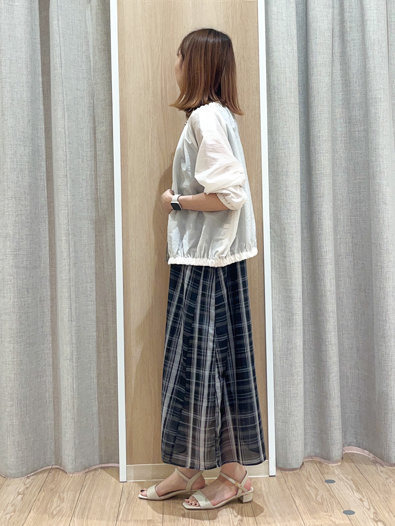 みーちゃんさんの「grove｜気温調整にも◎ブラウス感覚で羽織れるシアーブルゾン」を使ったコーディネート