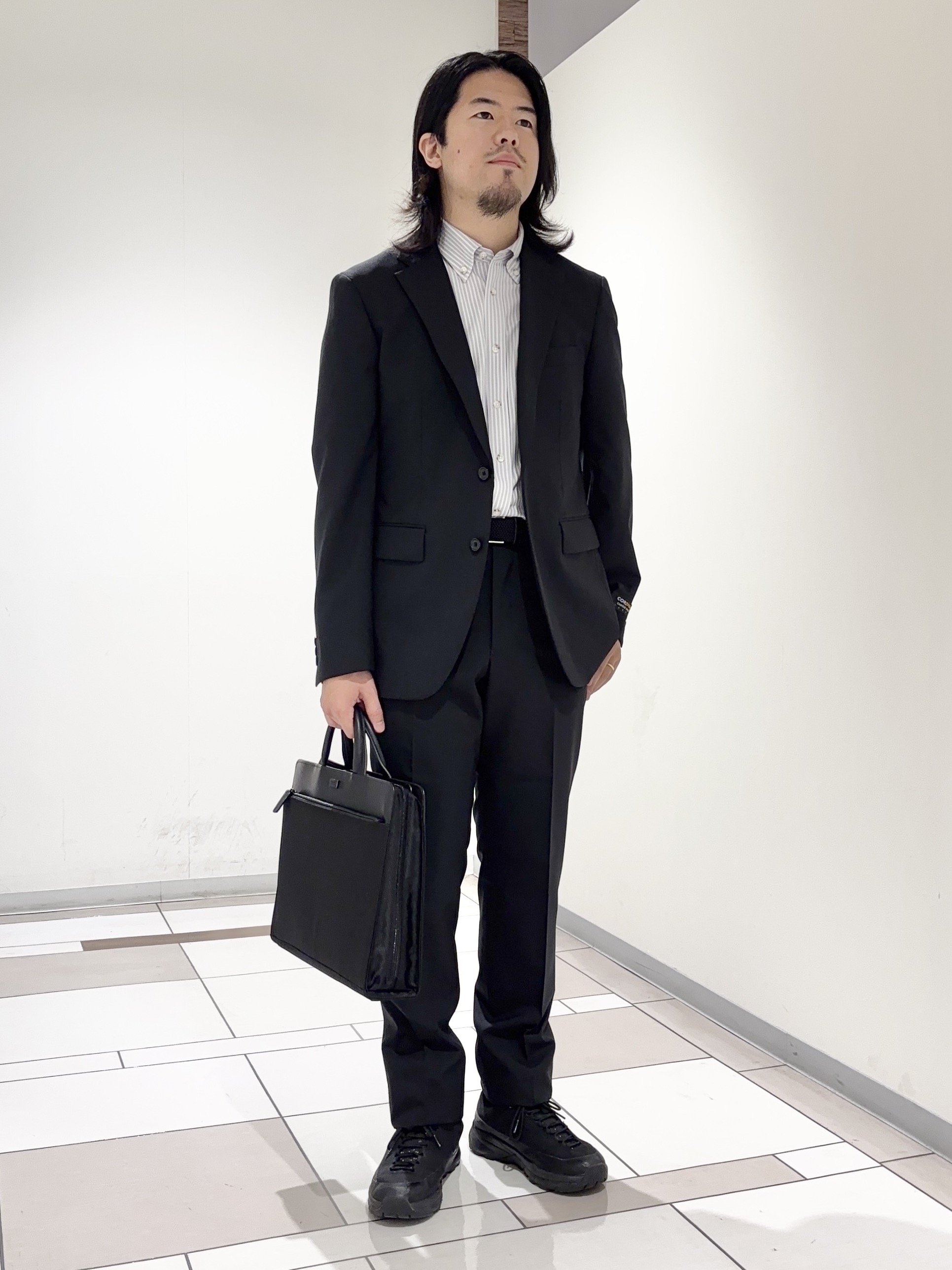 及川さんの「TAKEO KIKUCHI｜【Begin掲載】コーデュラ（R）トロピカル ストレッチ スーツ」を使ったコーディネート