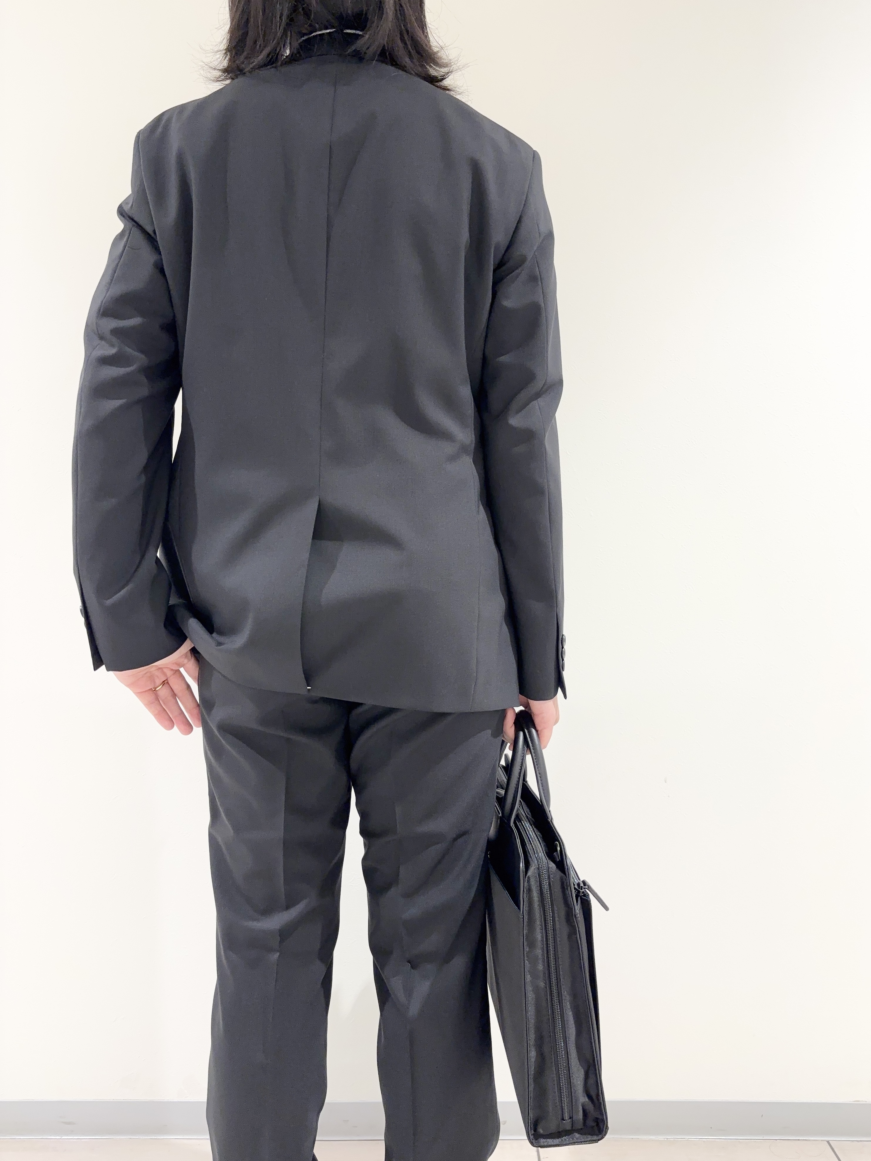 及川さんの「TAKEO KIKUCHI｜【Begin掲載】コーデュラ（R）トロピカル ストレッチ スーツ」を使ったコーディネート