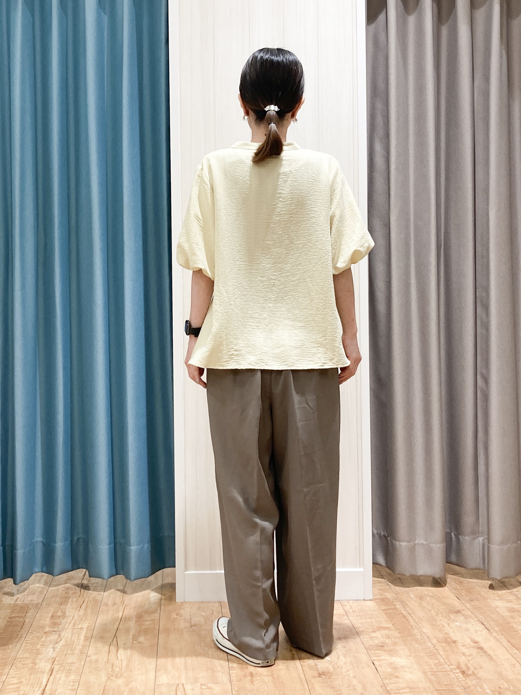 thさんの「SHOO･LA･RUE｜【S-LL/洗濯機可】バルーンスリーブ　キーネックブラウス」を使ったコーディネート