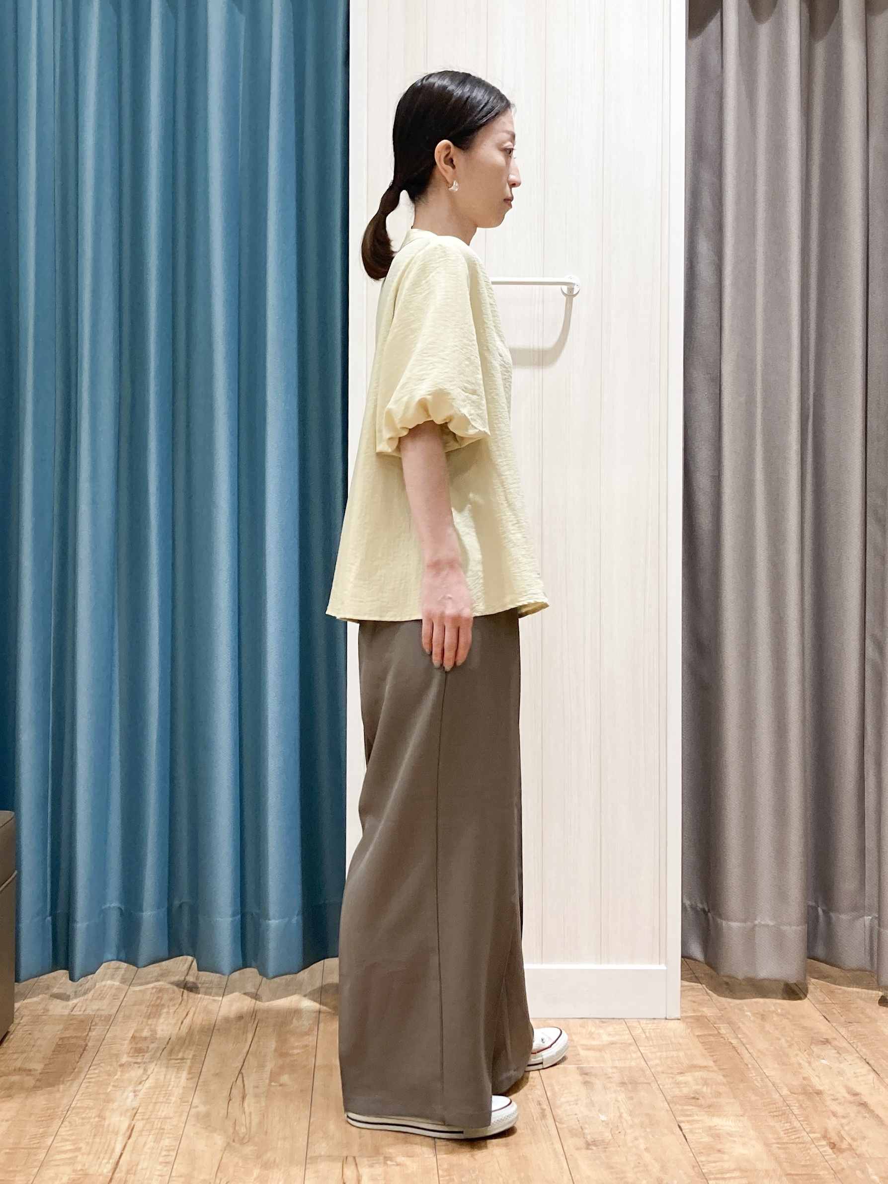 thさんの「SHOO･LA･RUE｜【S-LL/洗濯機可】バルーンスリーブ　キーネックブラウス」を使ったコーディネート