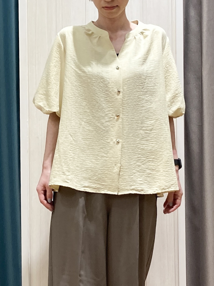 thさんの「SHOO･LA･RUE｜【S-LL/洗濯機可】バルーンスリーブ　キーネックブラウス」を使ったコーディネート