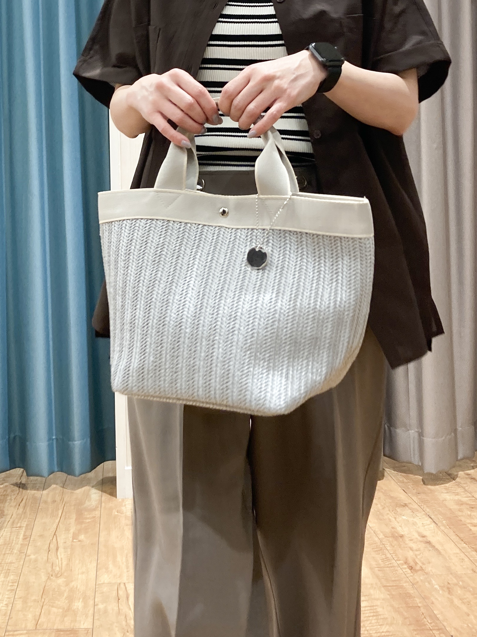 thさんの「SHOO･LA･RUE｜【さらり快適/洗濯機可/S-LL】風が通り抜ける 半袖バンドカラーシアーシャツ」を使ったコーディネート