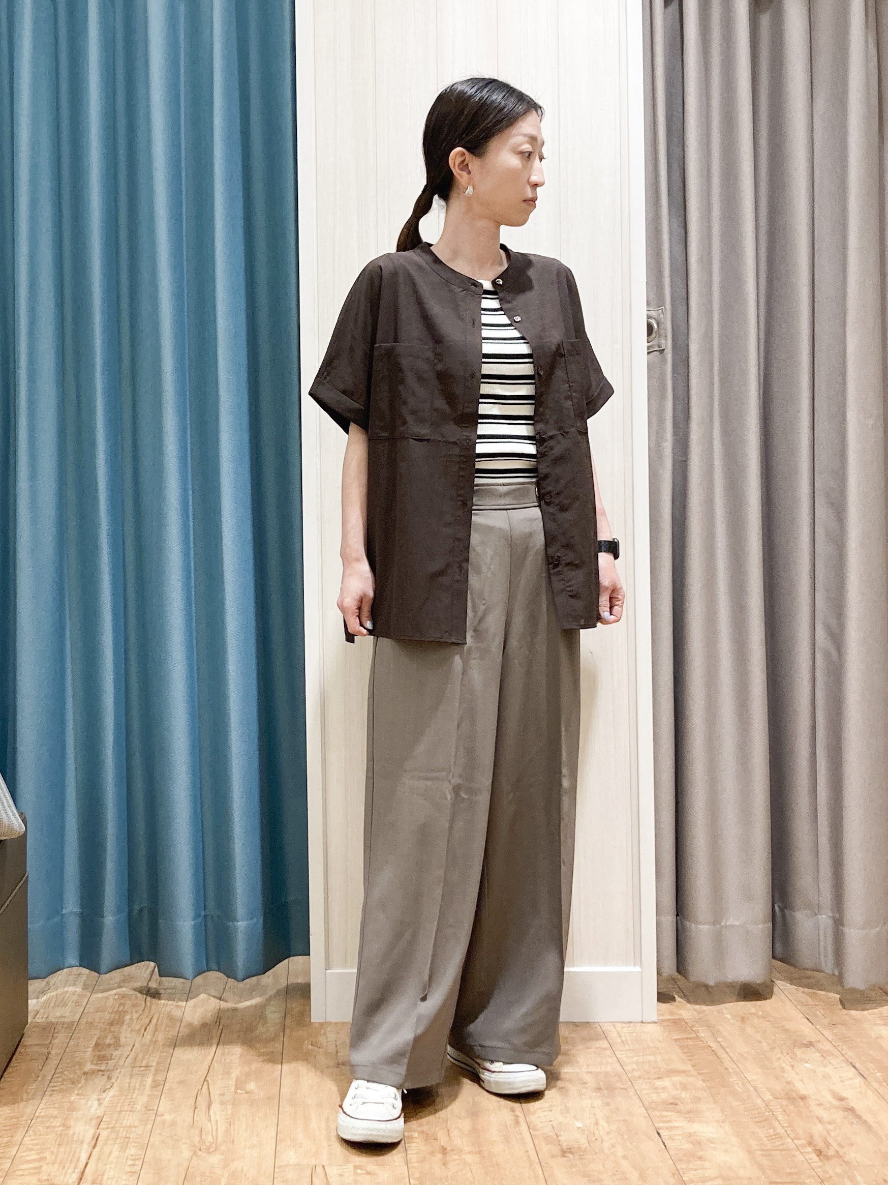 thさんの「SHOO･LA･RUE｜【さらり快適/洗濯機可/S-LL】風が通り抜ける 半袖バンドカラーシアーシャツ」を使ったコーディネート