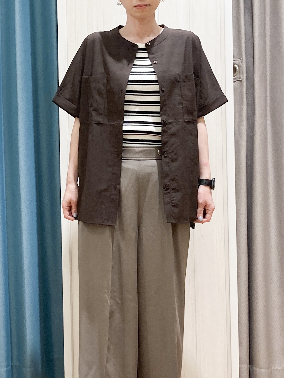 thさんの「SHOO･LA･RUE｜【さらり快適/洗濯機可/S-LL】風が通り抜ける 半袖バンドカラーシアーシャツ」を使ったコーディネート