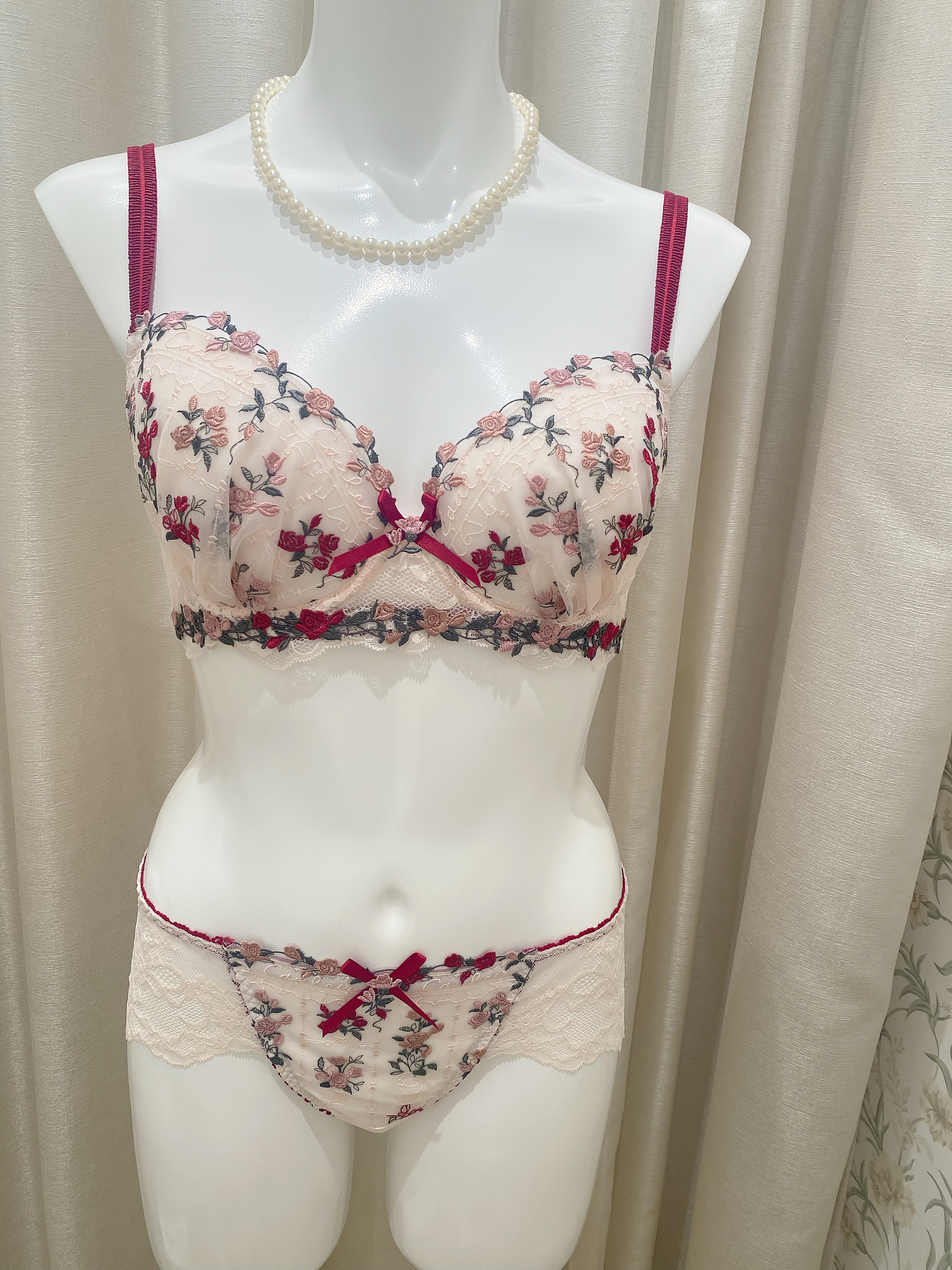 NENE さんの「Risa Magli｜ソーラ ブラジャー (B-C) ＜Side Shape（サイドシェイプ）＞」を使ったコーディネート